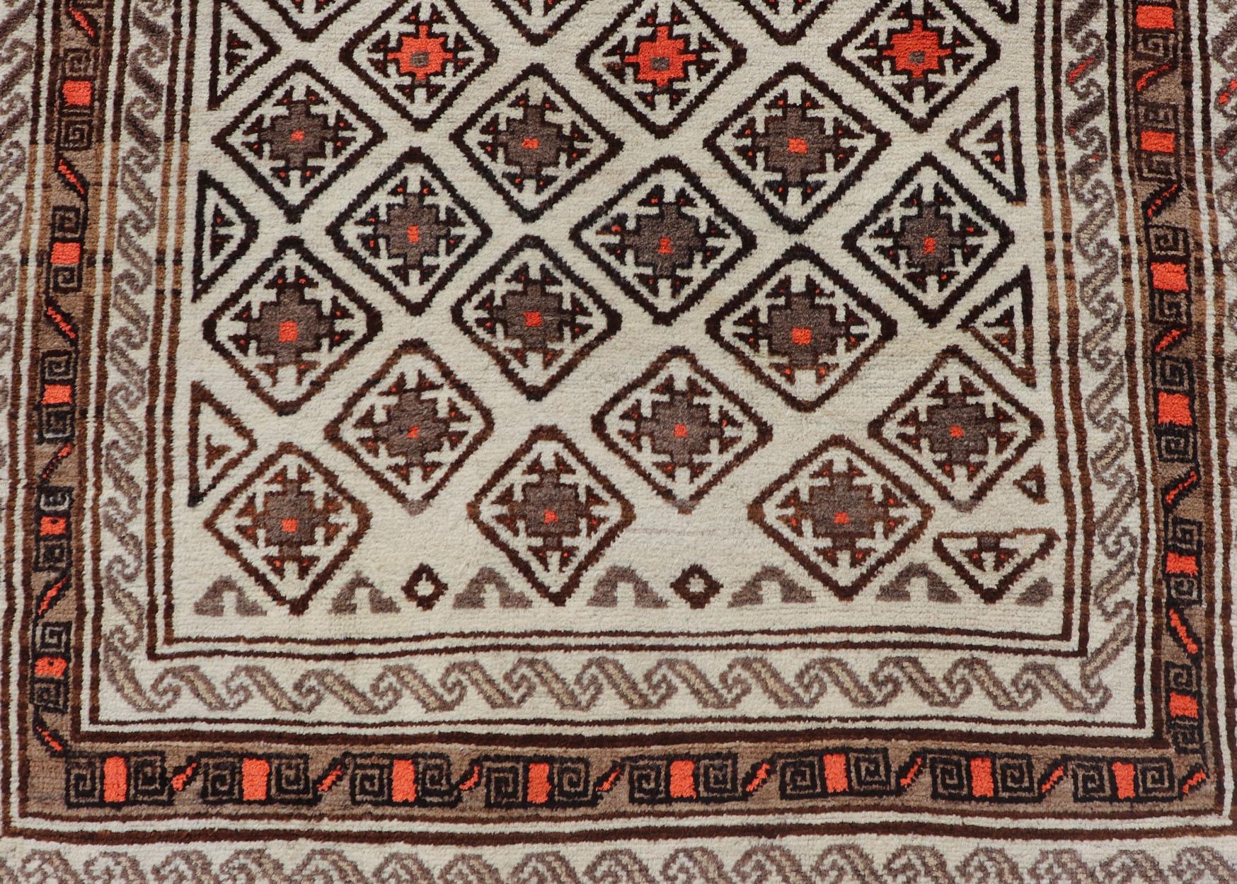 Antique hand-knotted Baluch tribal rug with all-over geometric diamond design. Keivan Woven Arts, rug EMB-9679-P13559; country of origin / type: Iran / Baluch, circa 1930s.

This Antique Baluch rug has been hand-knotted and features an impressive