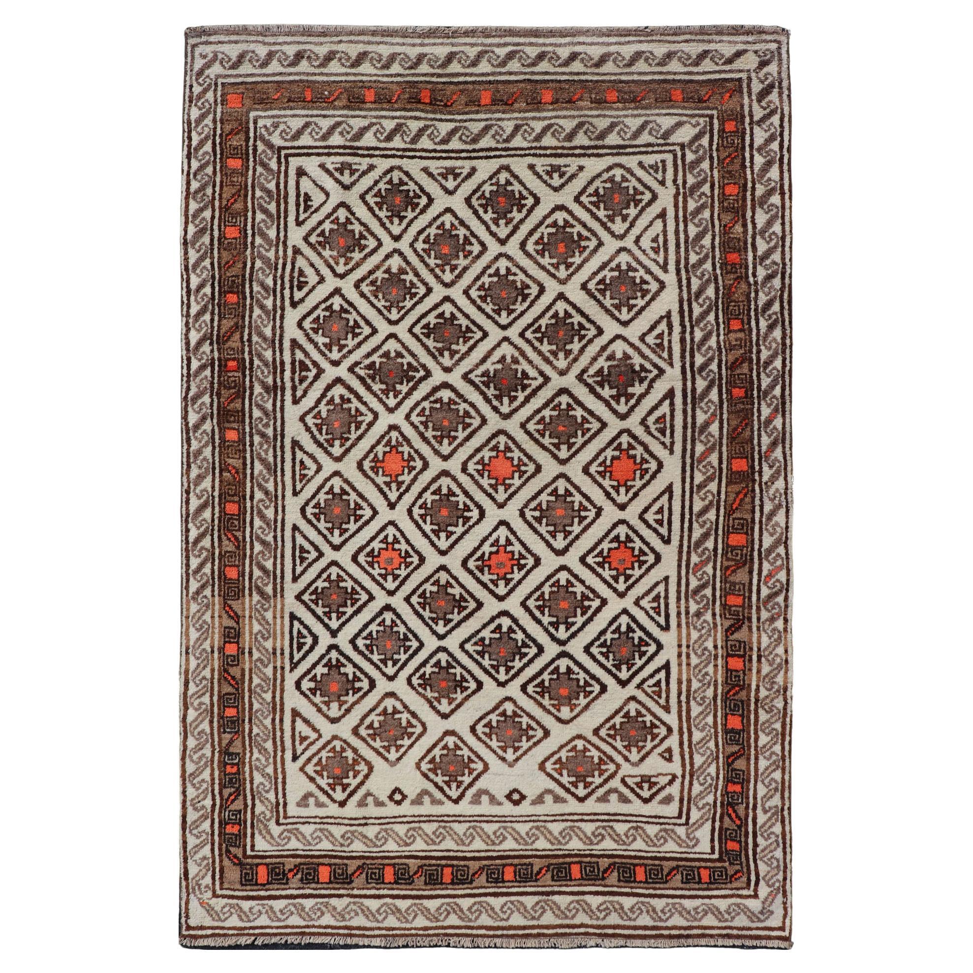Antiker handgeknüpfter Baluch-Stammesteppich mit geometrischem All-Over-Diamant-Design im Angebot