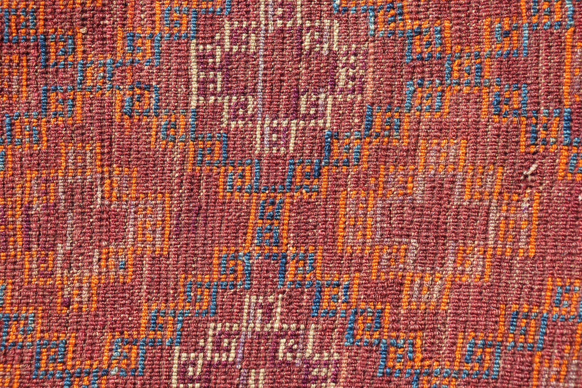 Camino de Mesa Tribal Baluch Antiguo Anudado a Mano con Diseño Geométrico de Diamantes en Toda la Superficie en venta 4