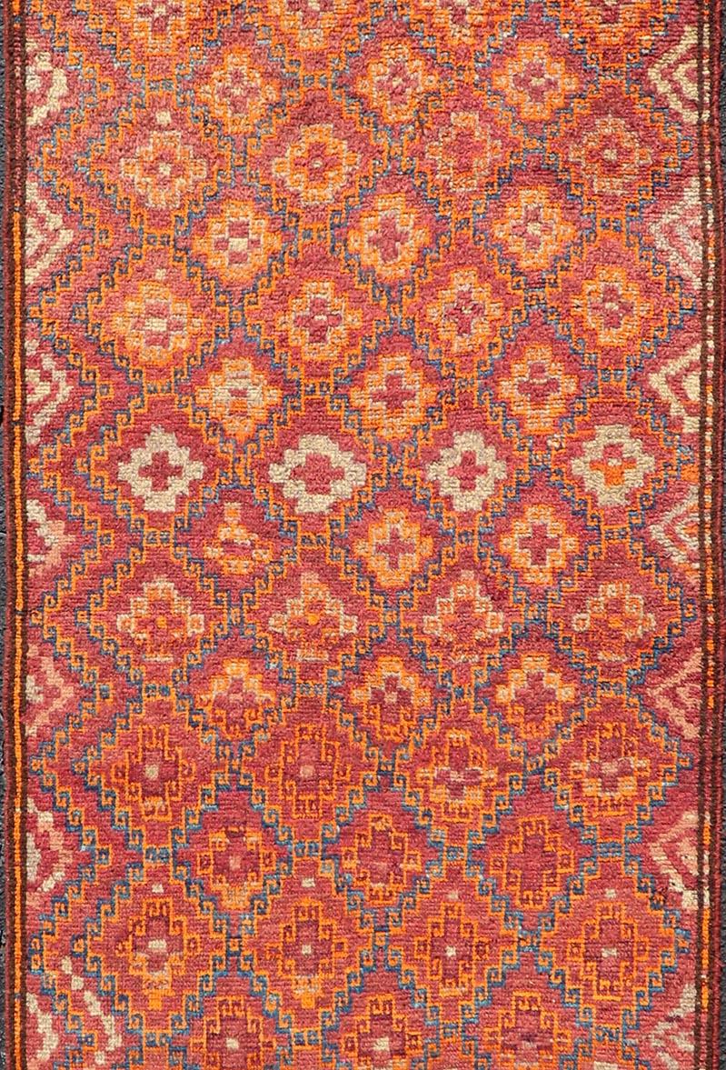 Camino de Mesa Tribal Baluch Antiguo Anudado a Mano con Diseño Geométrico de Diamantes en Toda la Superficie Turquestán en venta