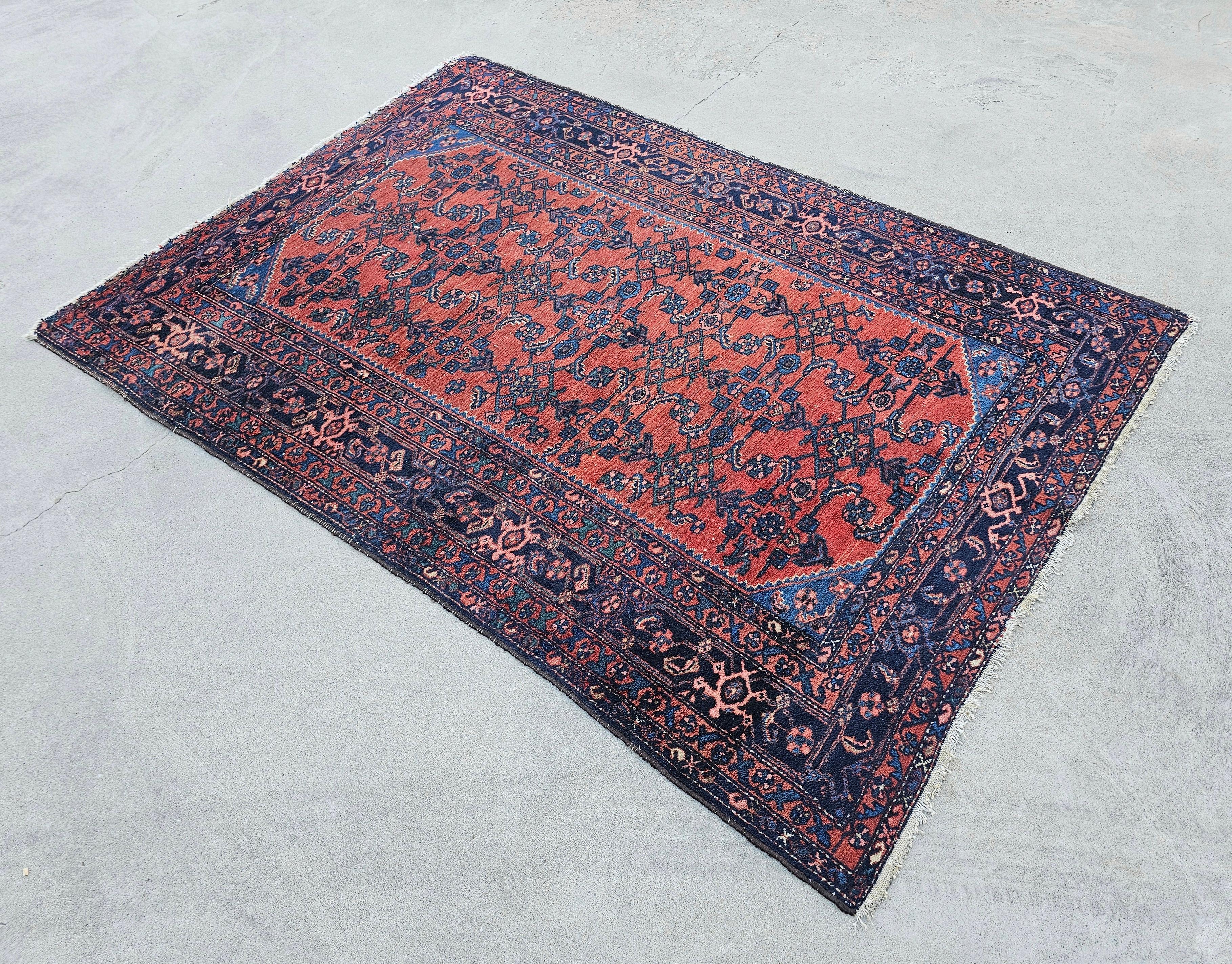 Antique Hand-Knotted Baluch Woolen Rug // Made in the end of 19th century For Sale 1