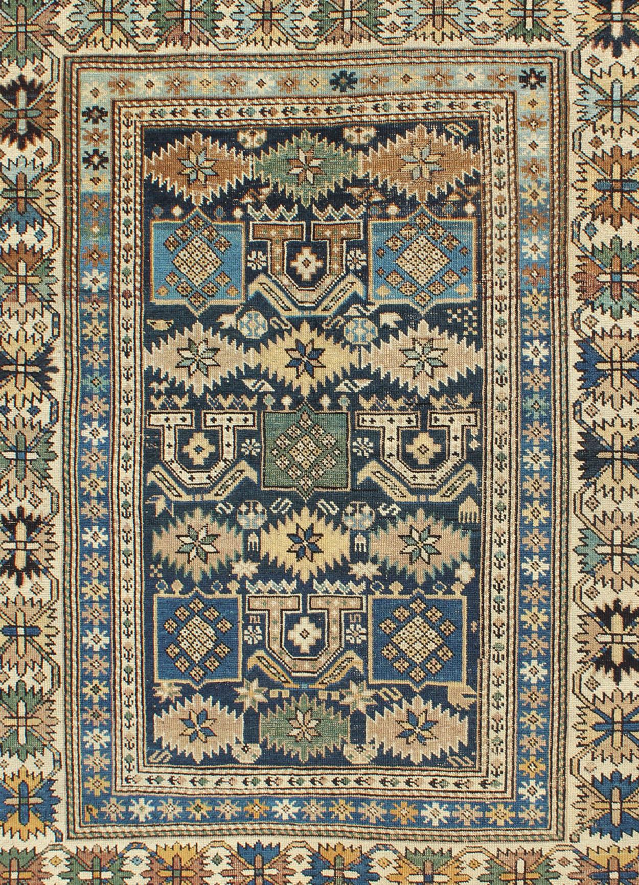 XIXe siècle Ancien tapis caucasien Shirvan noué à la main en bleu avec motif tribal 3'5