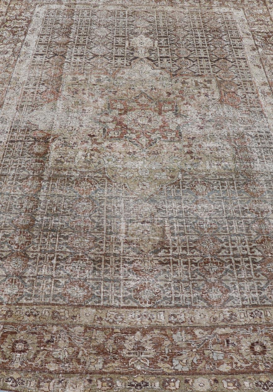 Antique Hand-Knotted Distressed Persian Mahal Rug in Wool with Medallion Design For Sale 7