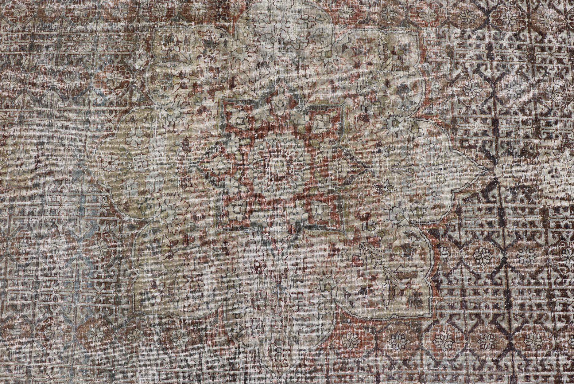 Antique Hand-Knotted Distressed Persian Mahal Rug in Wool with Medallion Design For Sale 3