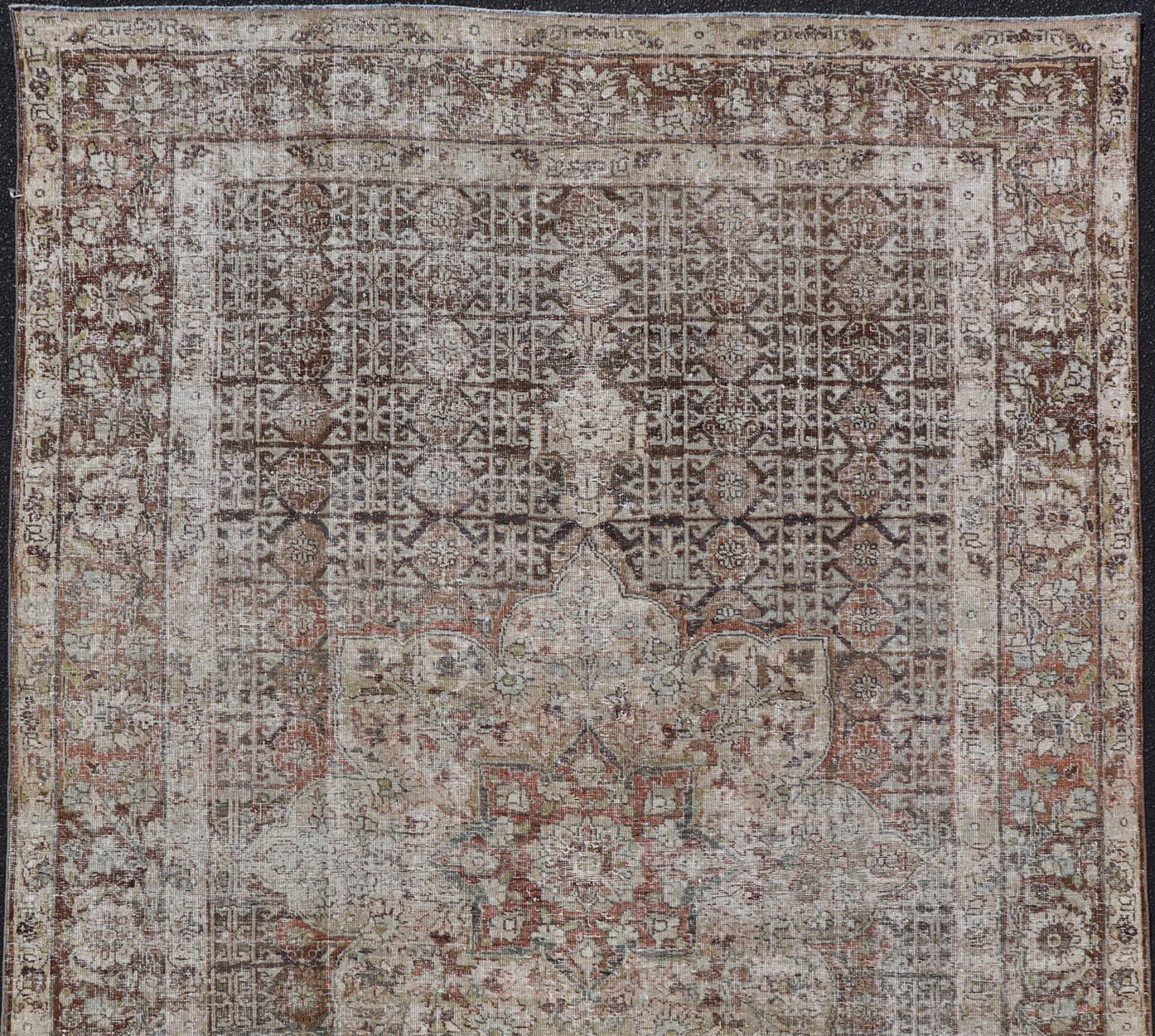 Antique Hand-Knotted Distressed Persian Mahal Rug in Wool with Medallion Design For Sale 4