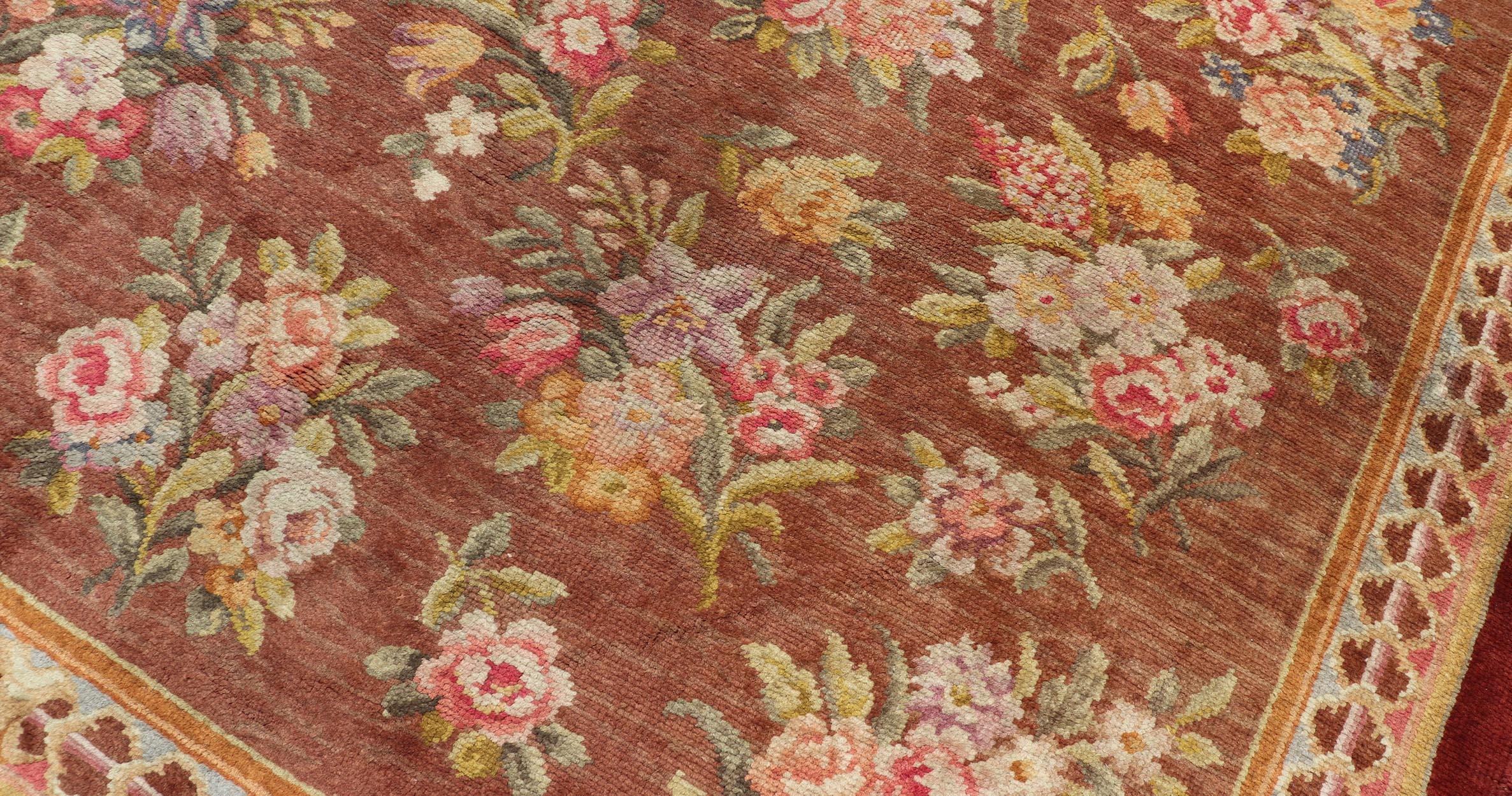 Antiker handgeknüpfter europäischer Savonnerie-Teppich aus Wolle mit geblümtem Design (Aubusson) im Angebot