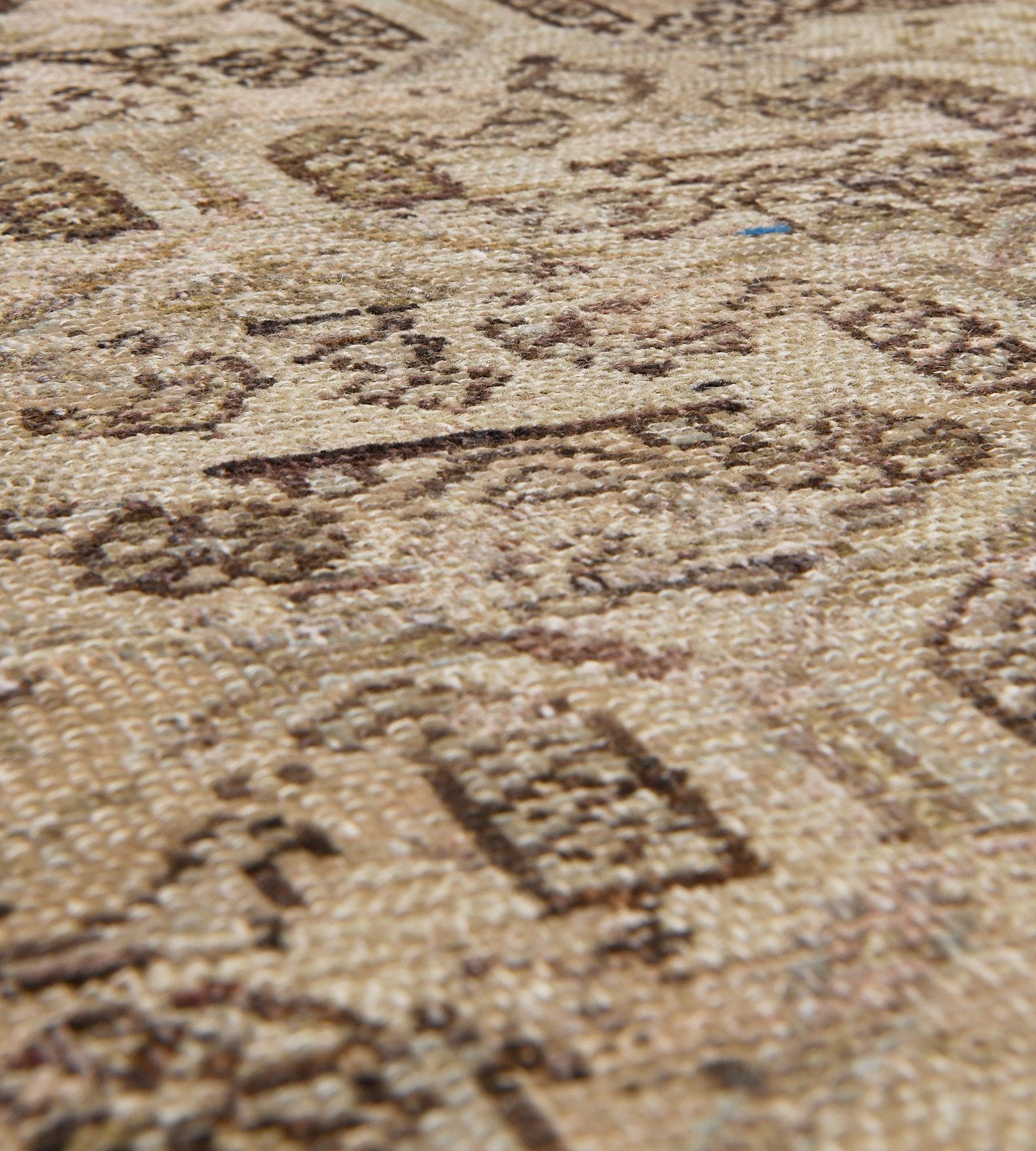 Antique Hand-knotted Floral Wool Malayer Rug In Good Condition For Sale In West Hollywood, CA