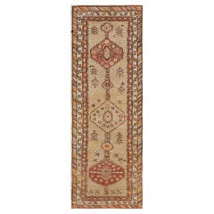 Chemin de table antique en laine persane nouée à la main et ornée de fleurs