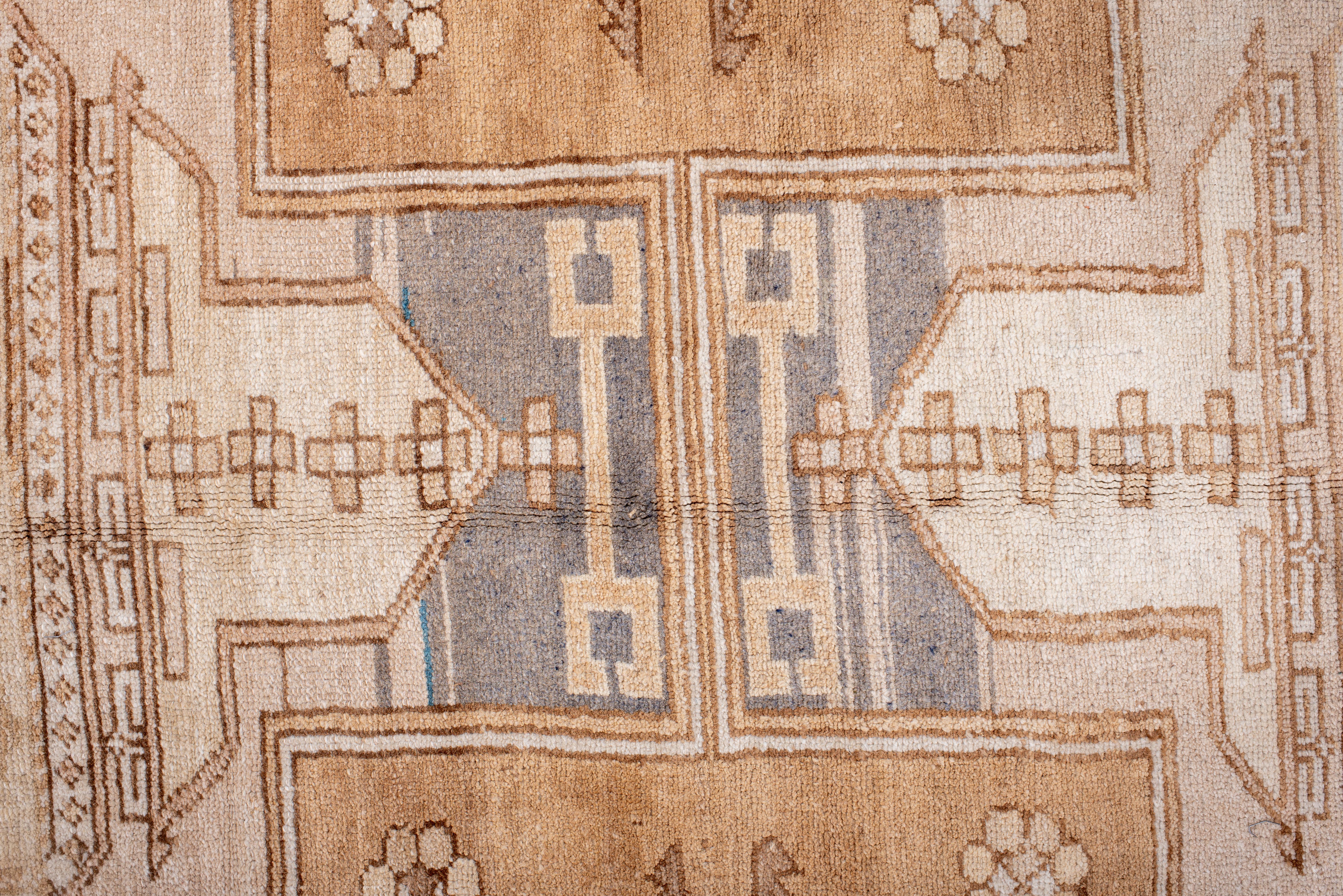 Antiker handgeknüpfter Kars-Teppich - Geometrisches Stammesdesign (Wolle) im Angebot