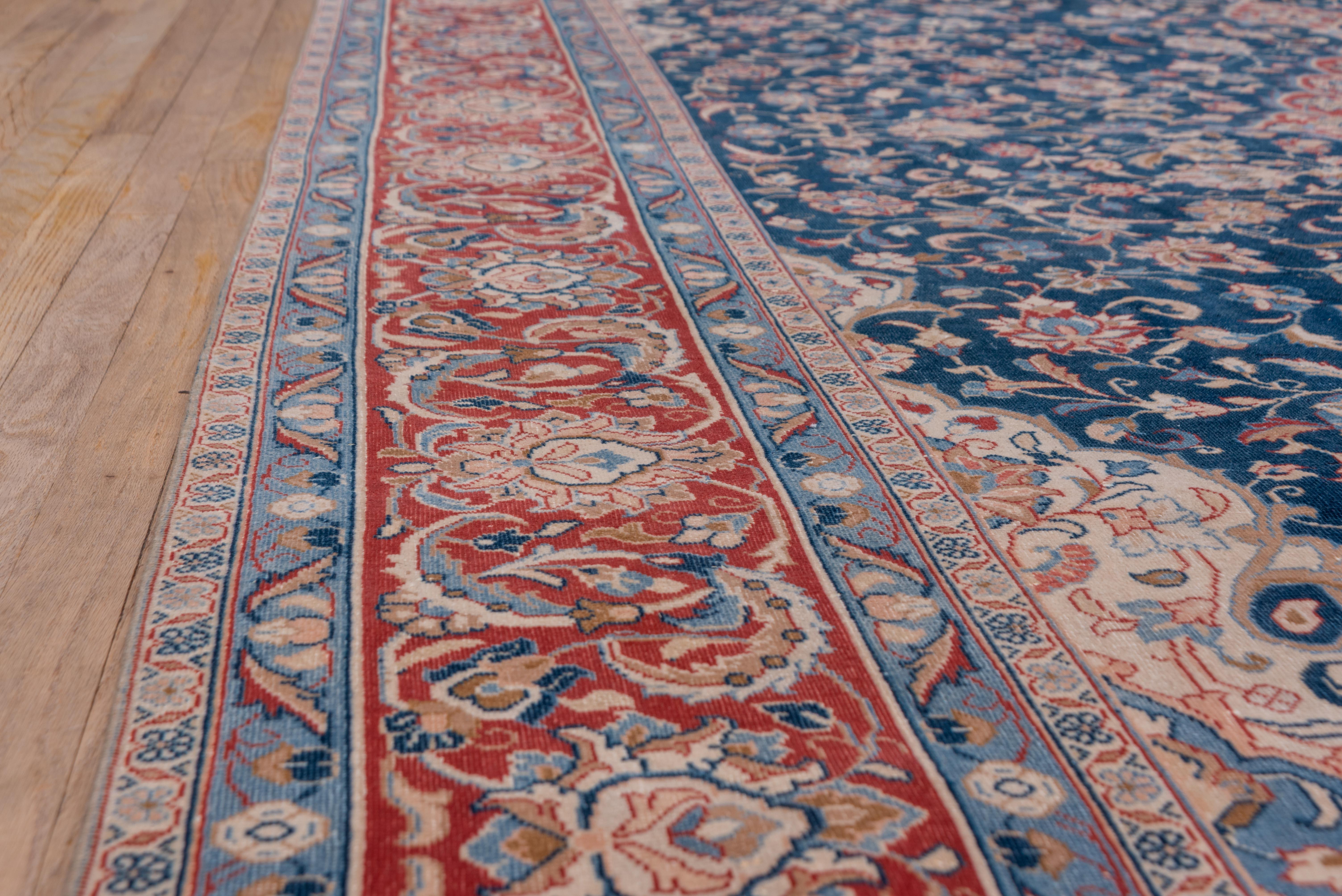 Antiker handgeknüpfter Kashan-Teppich - Klassisches persisches Medaillon-Design im Angebot 1