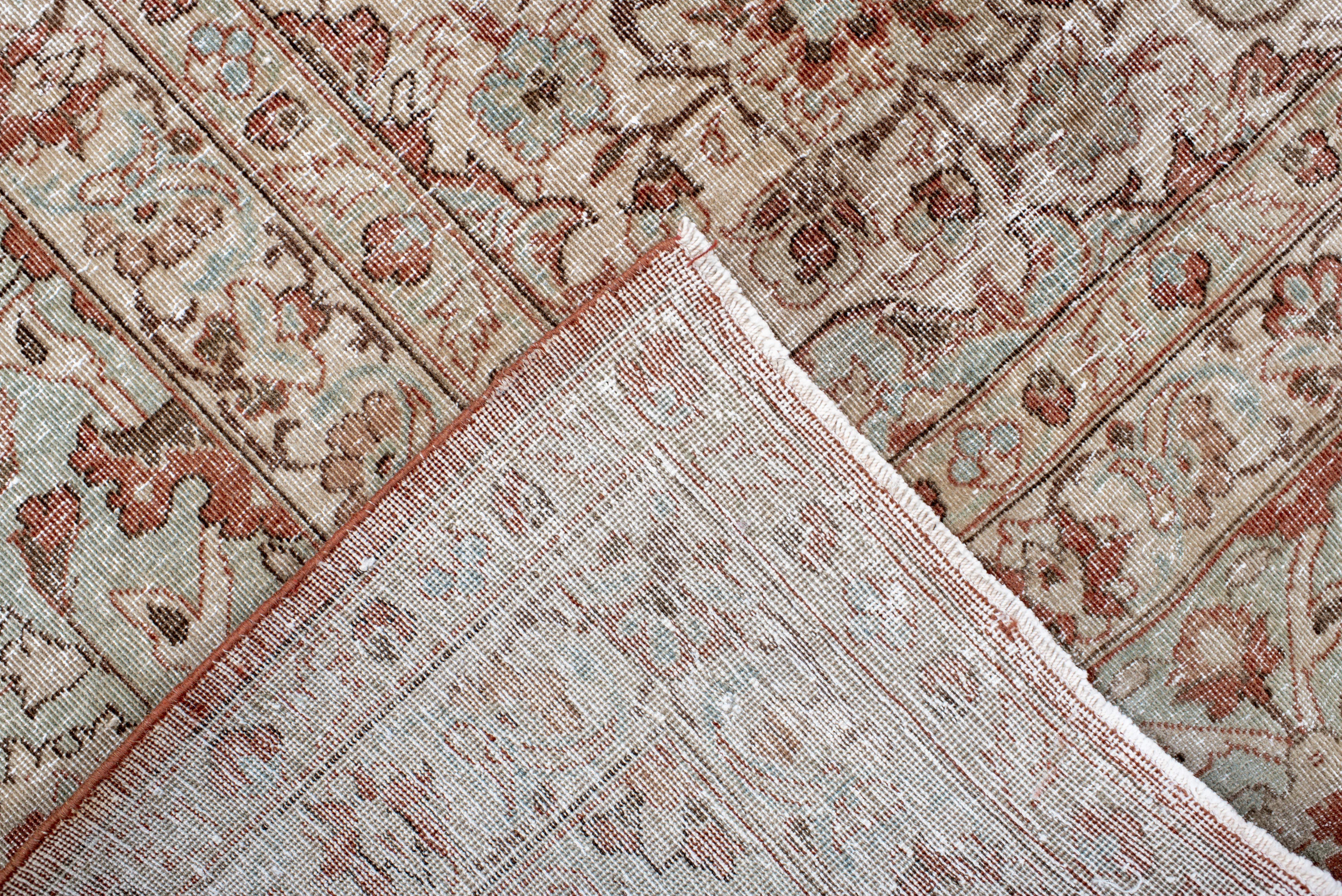 20th Century Antique Hand-Knotted Kashan Rug – Persian Medallion Elegance For Sale