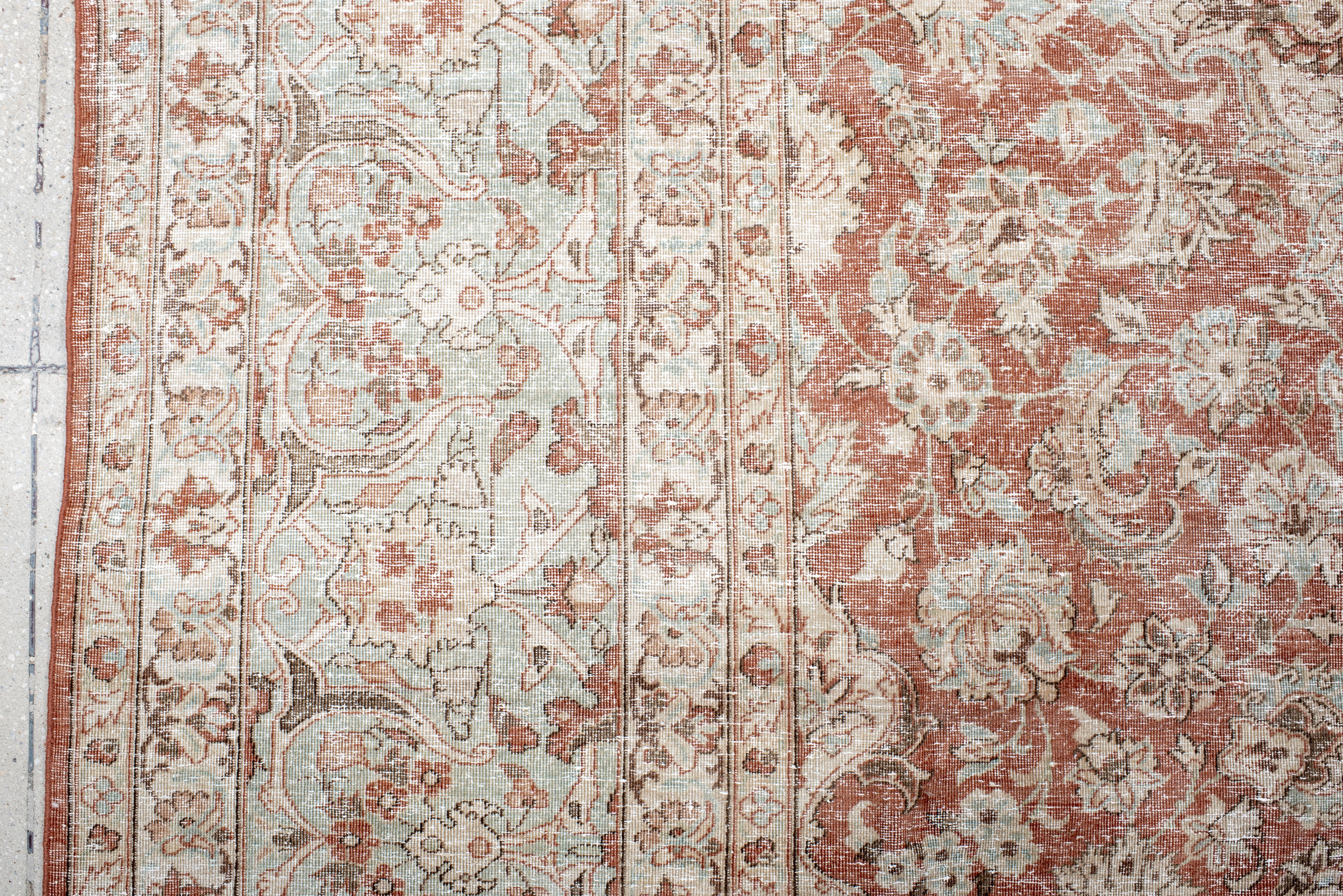 Wool Antique Hand-Knotted Kashan Rug – Persian Medallion Elegance For Sale