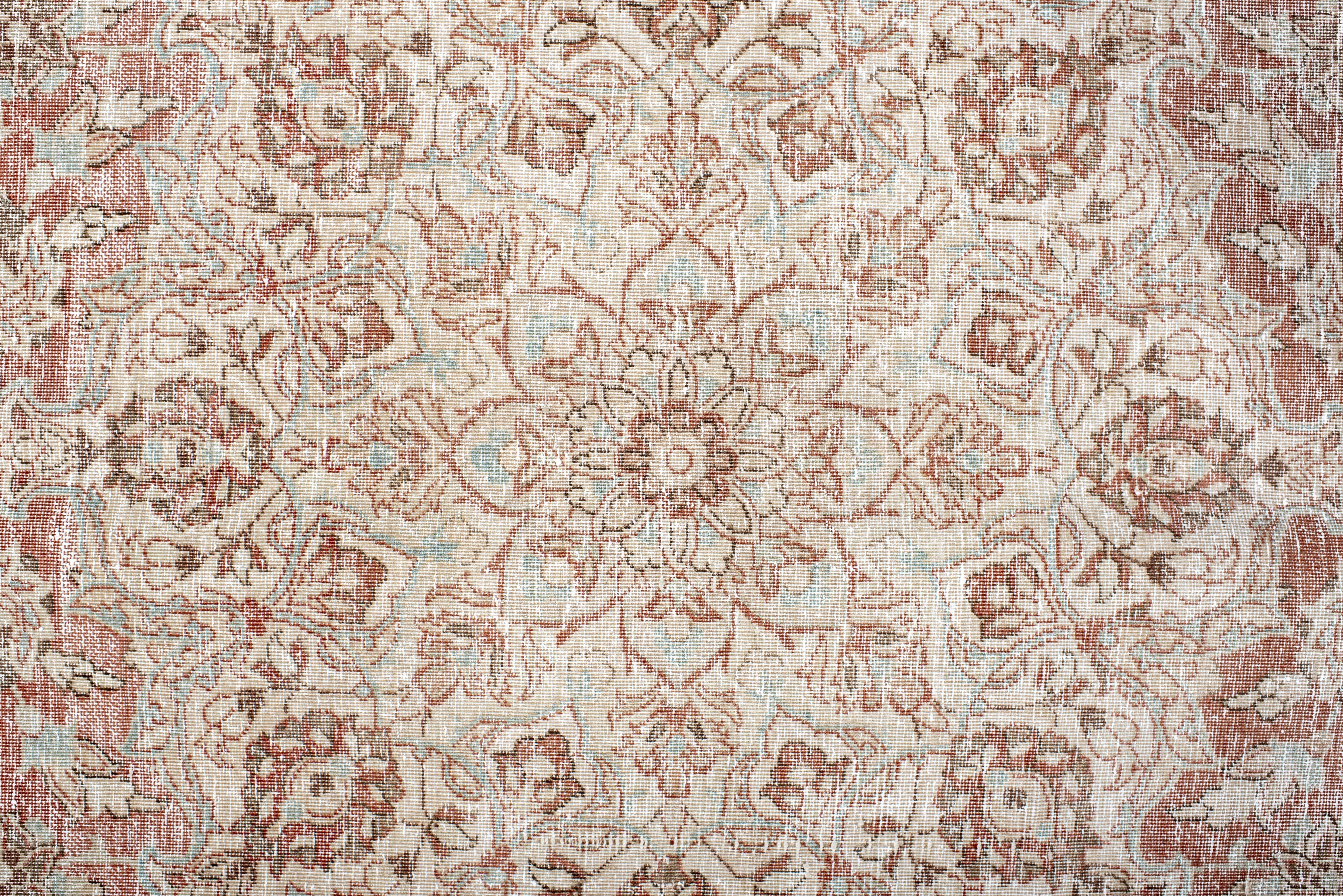 Antique Hand-Knotted Kashan Rug – Persian Medallion Elegance For Sale 1