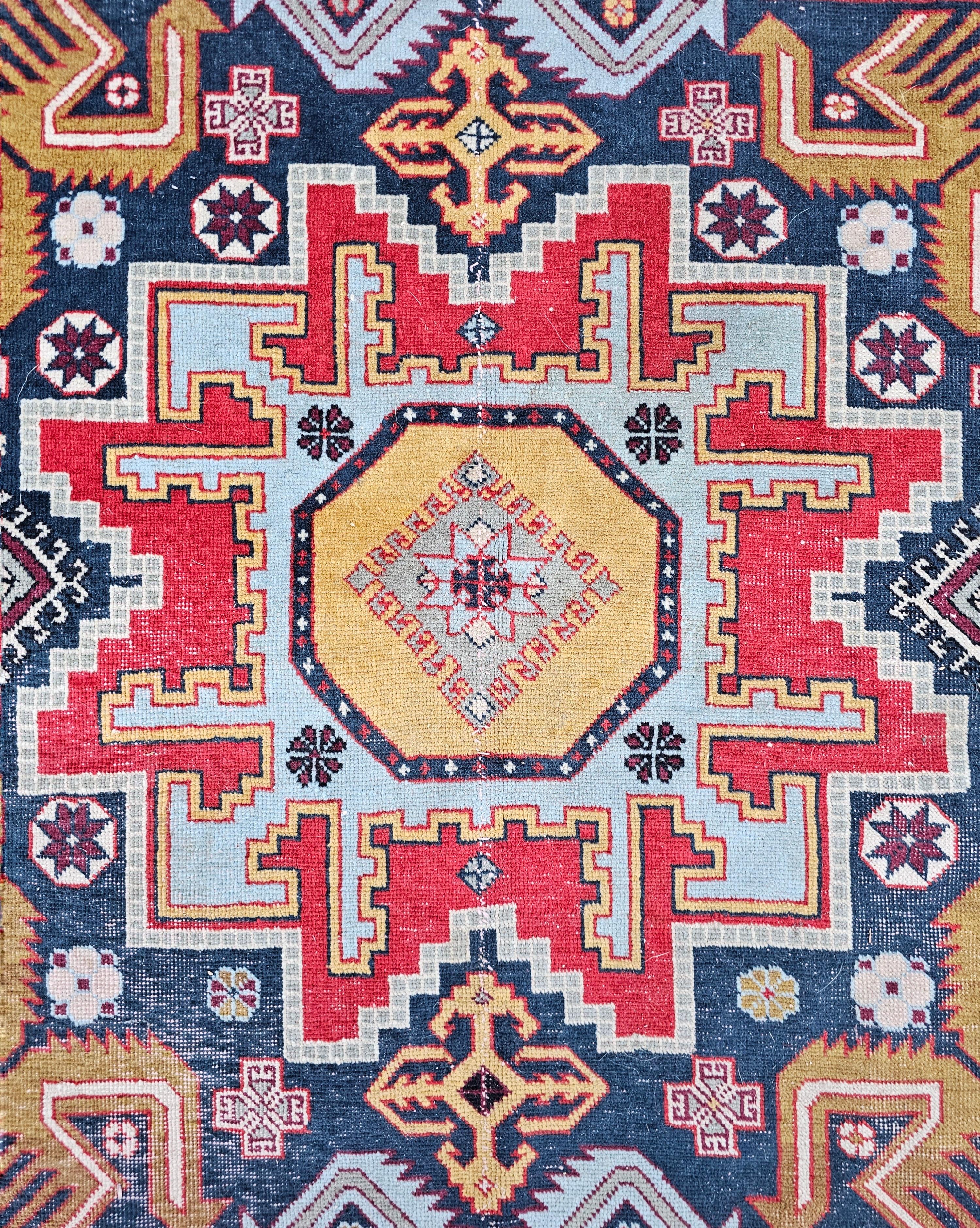 Early 20th Century Antique Hand-Knotted Kazak Woolen Rug, 1900s For Sale