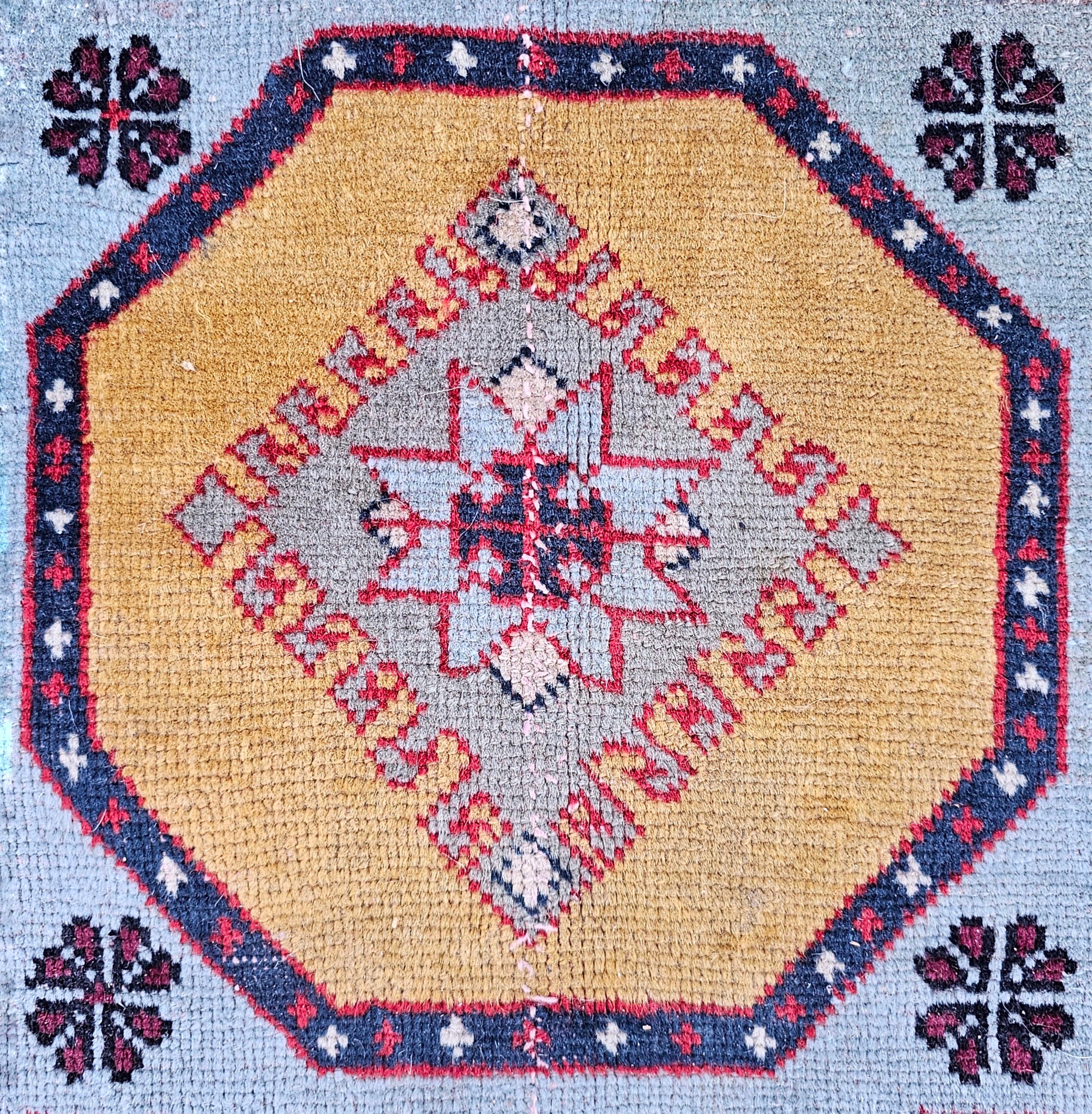 Antique Hand-Knotted Kazak Woolen Rug, 1900s For Sale 4