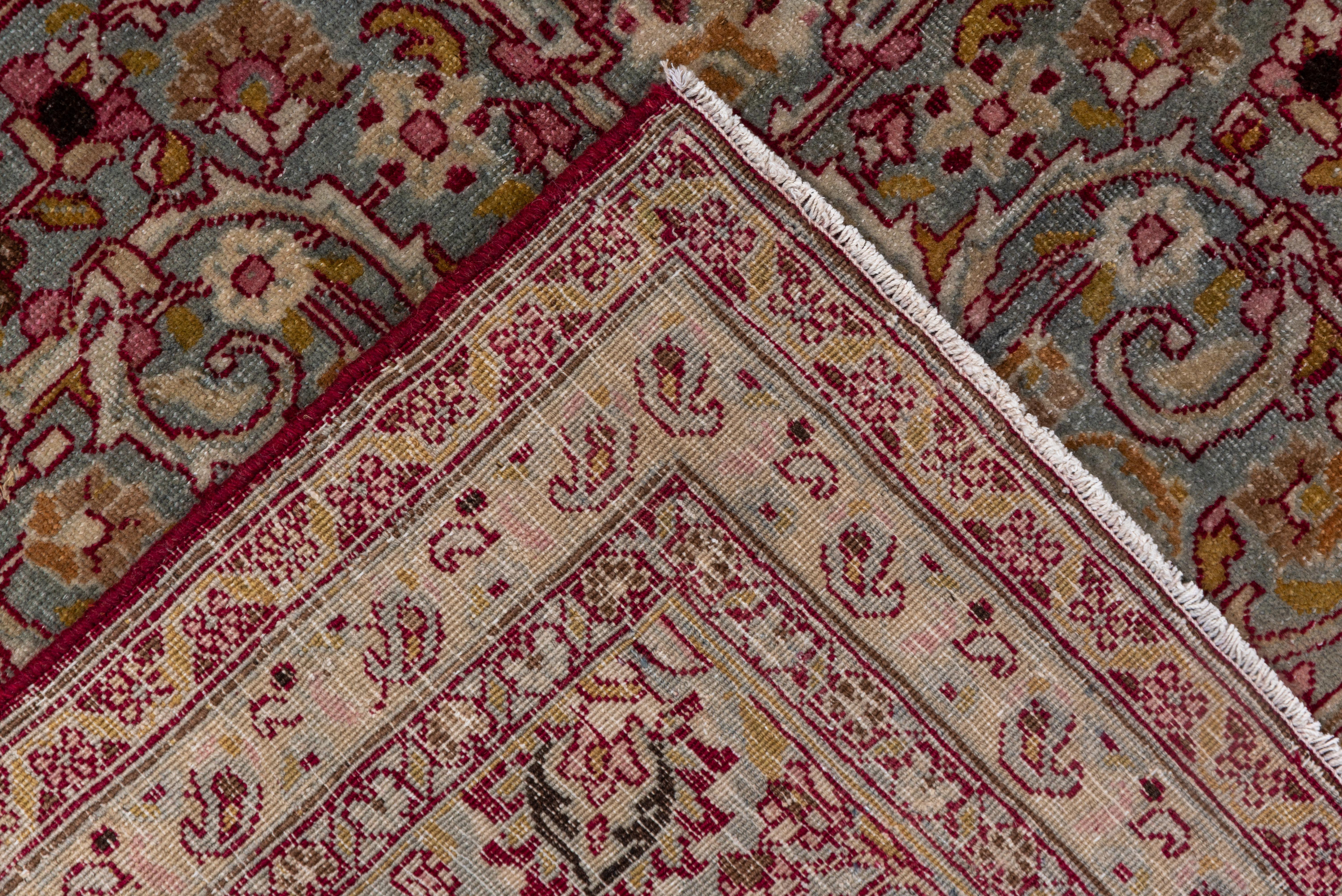 Antique Hand-Knotted Meshed Rug – Persian Floral Elegance In Good Condition For Sale In New York, NY