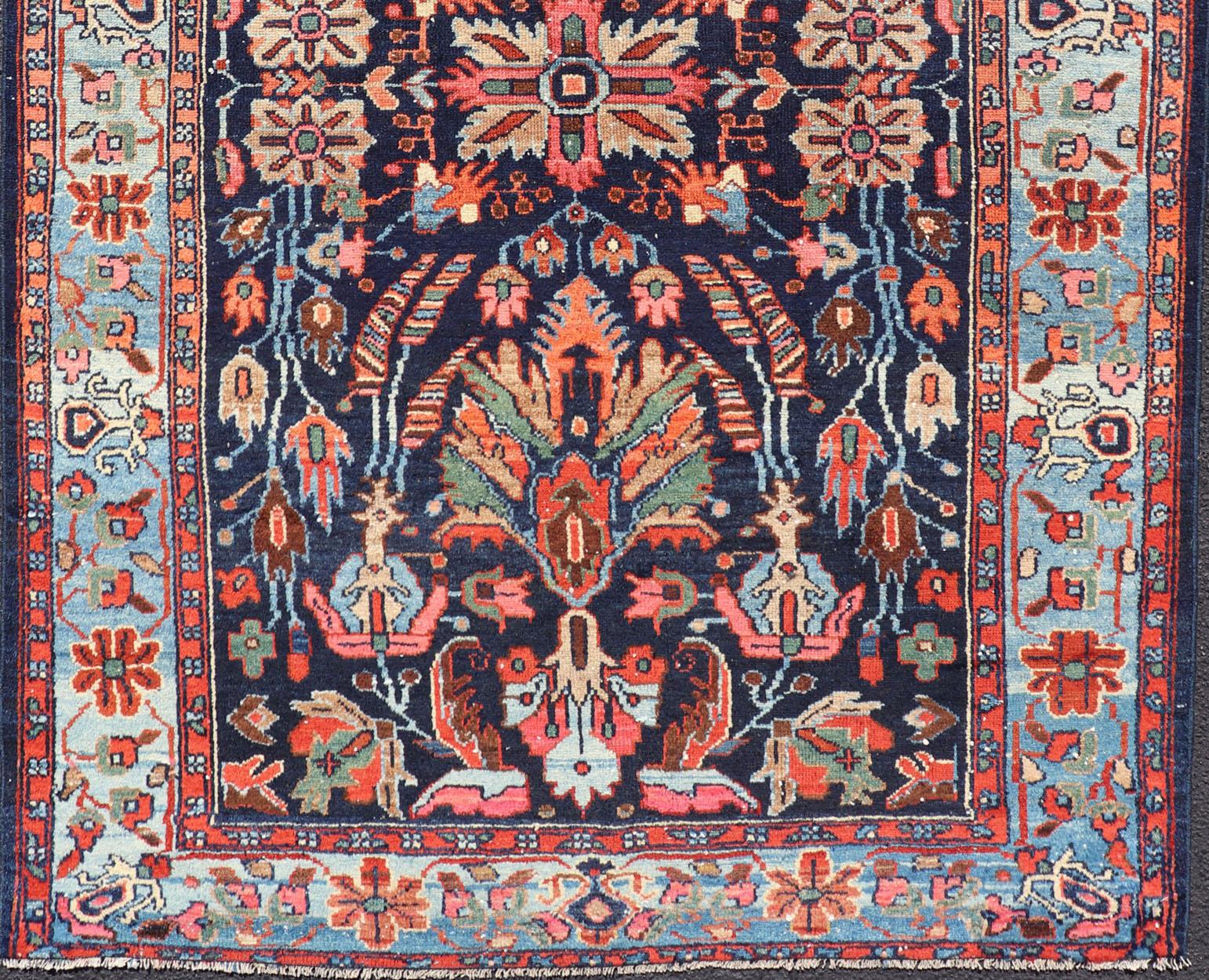 Antiker handgeknüpfter Persain-Nahavand-Teppich mit allseitigem subgeometrischem Design (Handgeknüpft) im Angebot