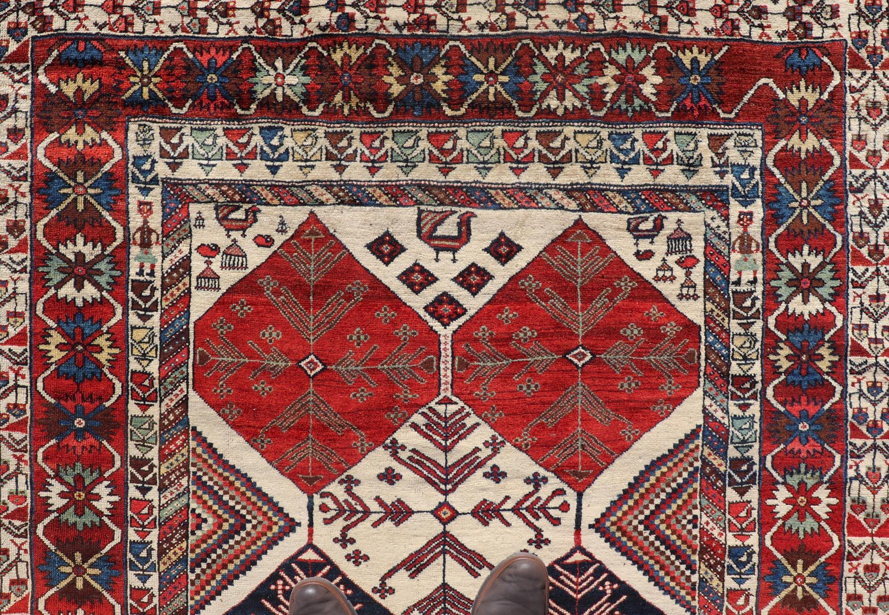 Antique Hand-Knotted Persian Bakhtiari Gallery Rug in Wool with Diamond Design For Sale 3
