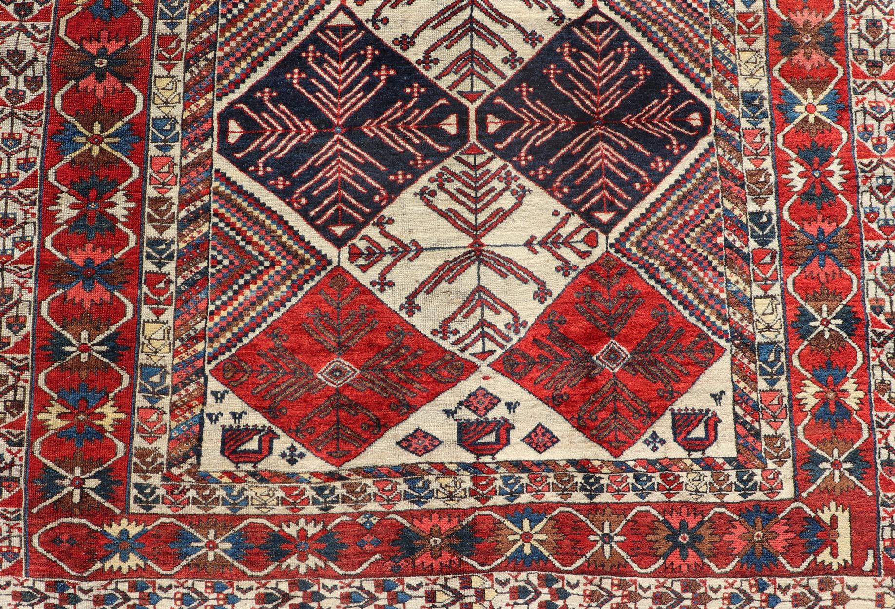 Antique Hand-Knotted Persian Bakhtiari Gallery Rug in Wool with Diamond Design For Sale 4