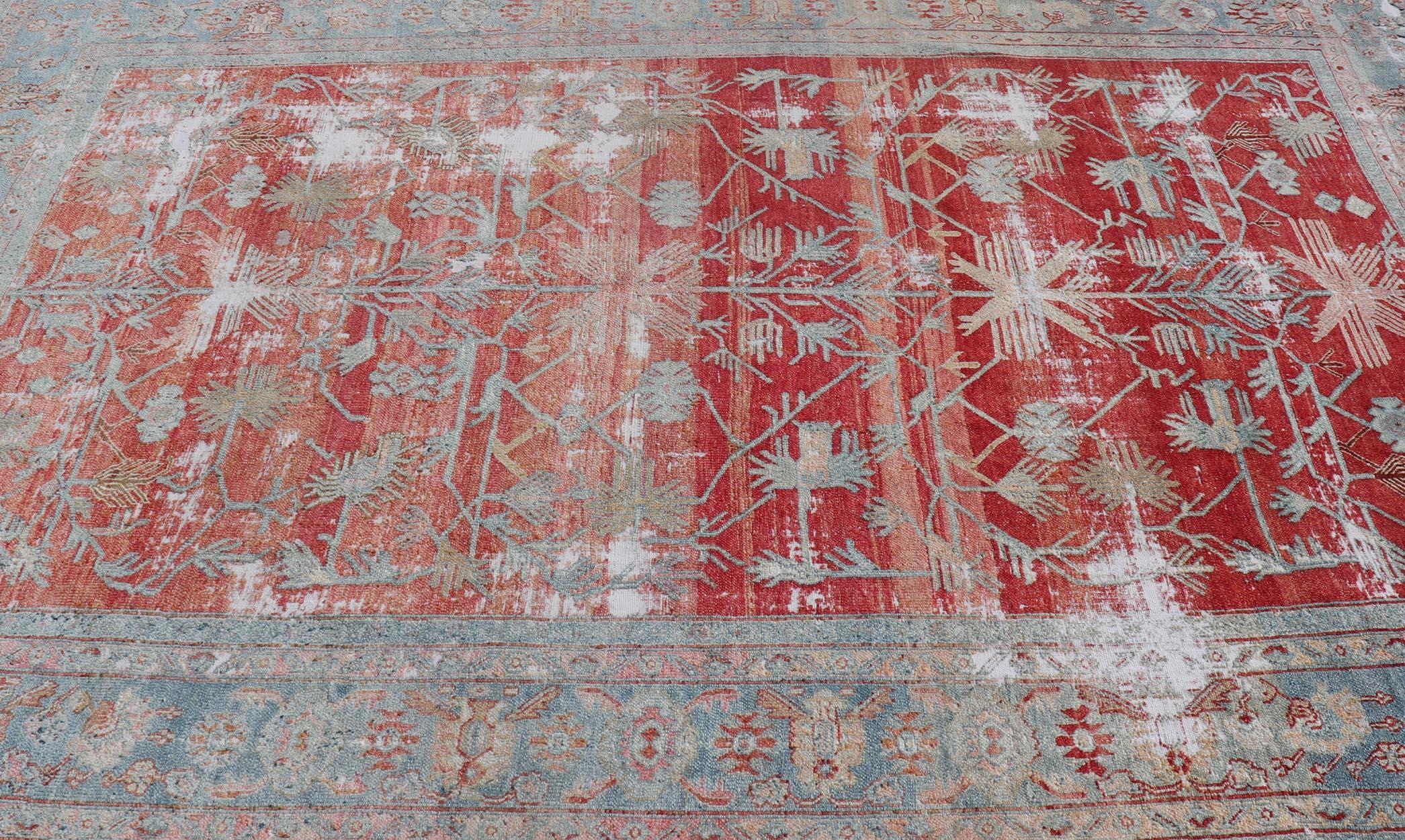 Antique Hand-Knotted Persian Bibikabad Rug in Wool with Unique Medallions In Good Condition For Sale In Atlanta, GA
