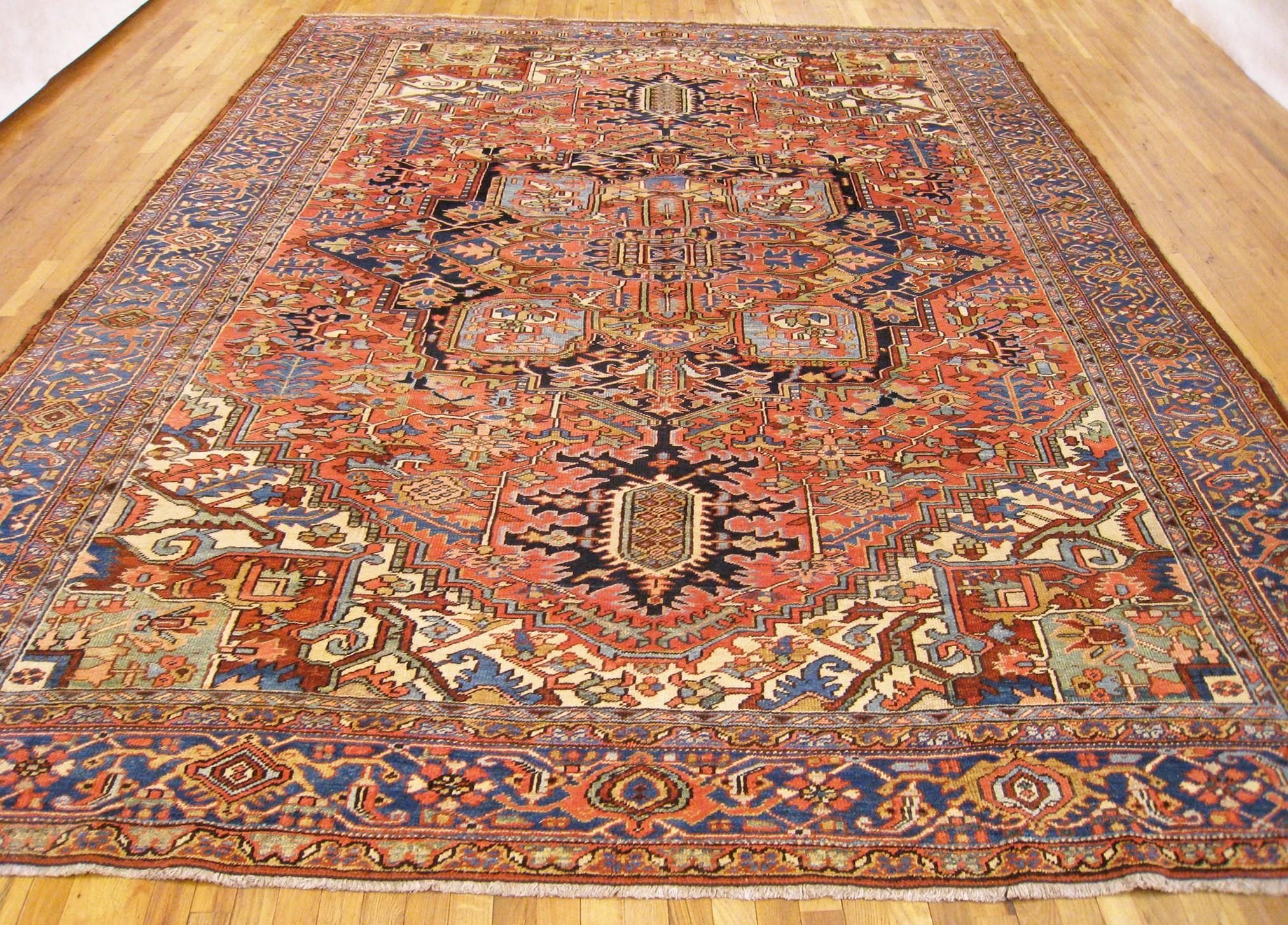 Antique Hand-Knotted Persian Heriz Oriental Carpet In Good Condition For Sale In New York, NY