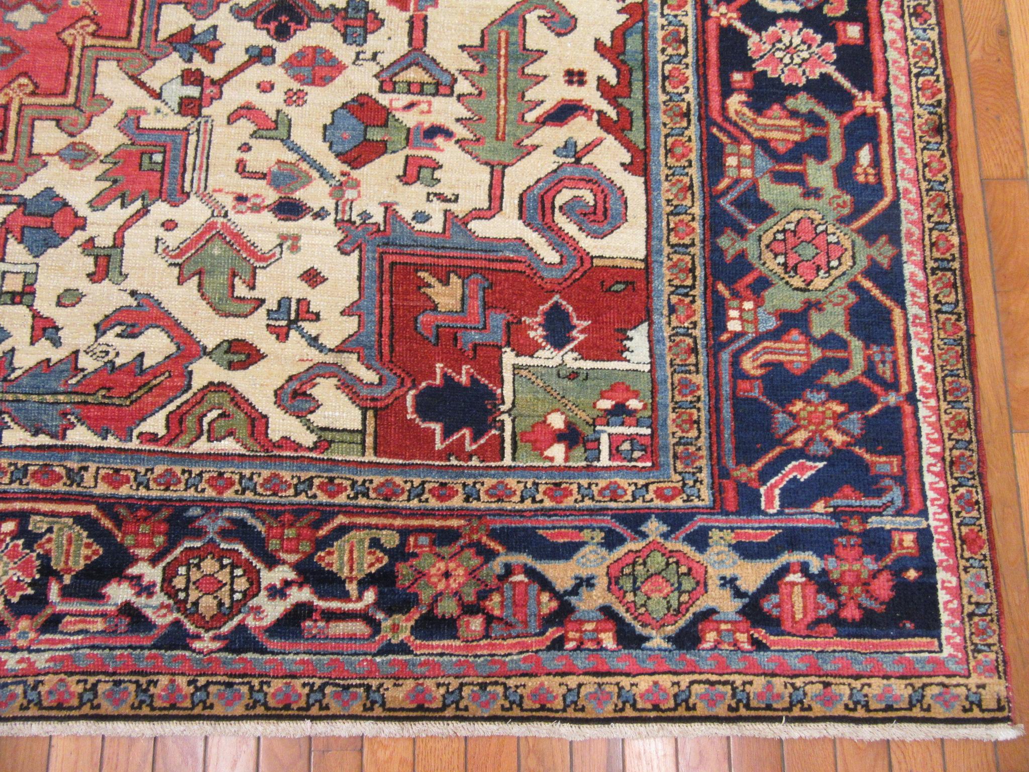 Antique Hand Knotted Persian Heriz Rug In Good Condition For Sale In Atlanta, GA