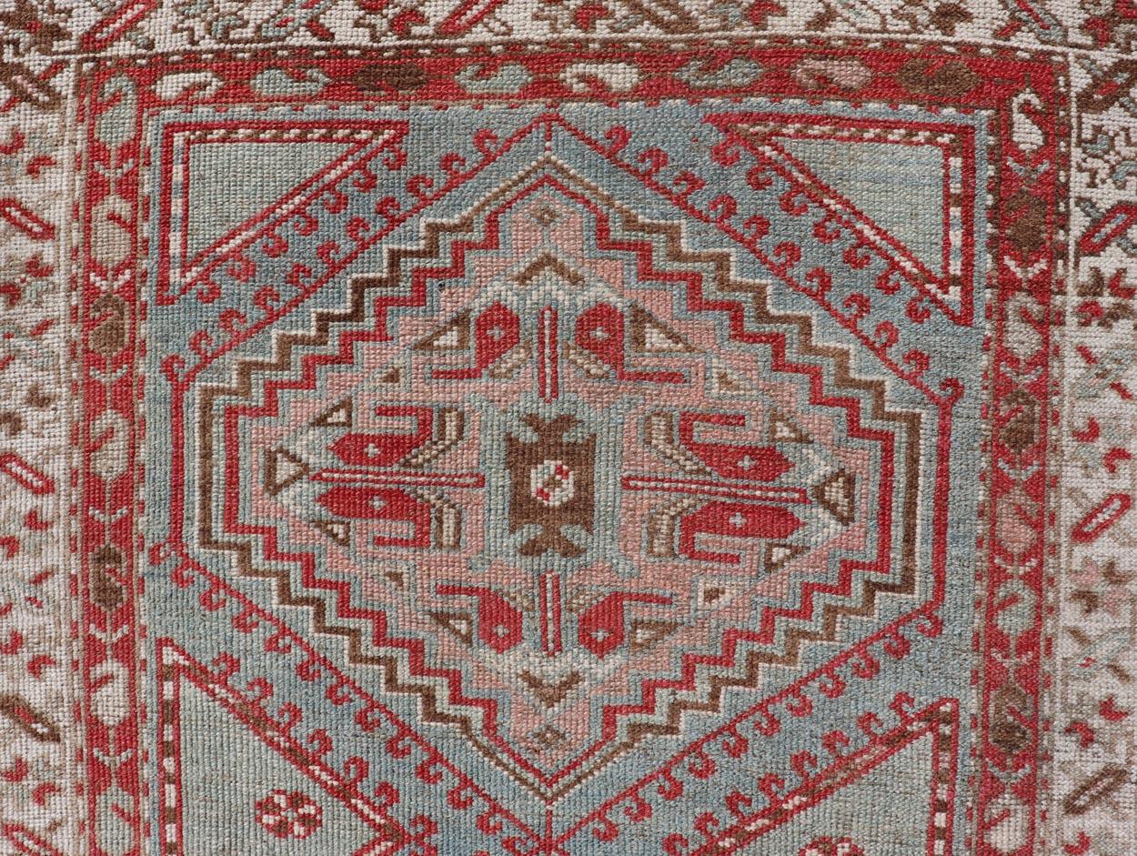 Laine Tapis persan kurde ancien noué à la main en laine avec motif de médaillon en vente