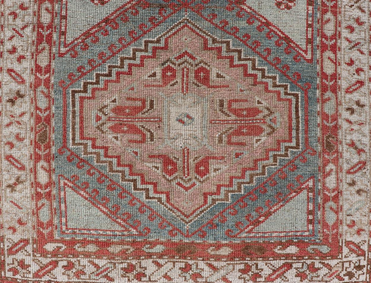 Antique Hand-Knotted Persian Kurdish Rug in Wool with Medallion Design For Sale 4