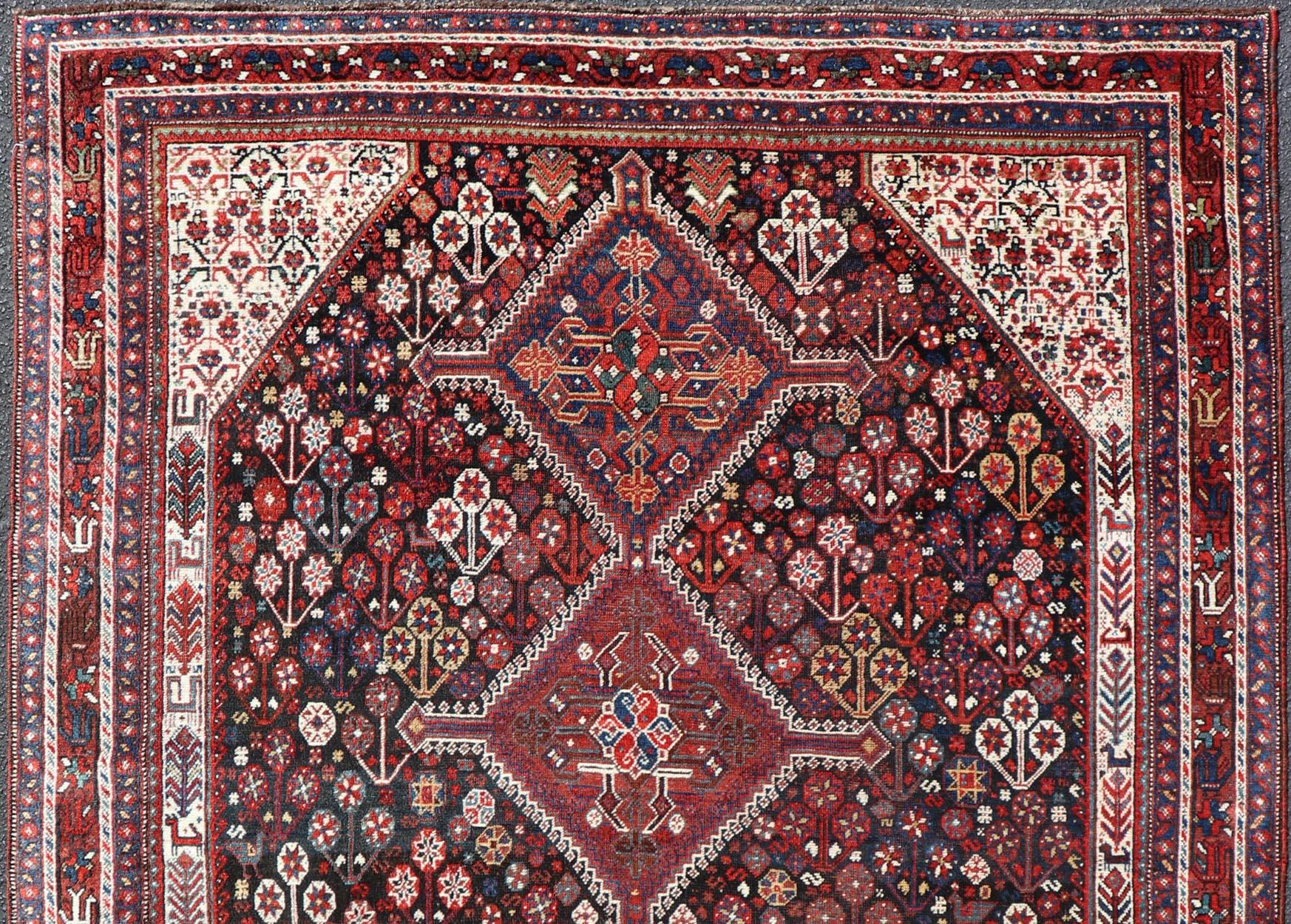 20ième siècle Tapis persan Qashqai ancien noué à la main en laine avec motif tribal sur toute sa surface en vente