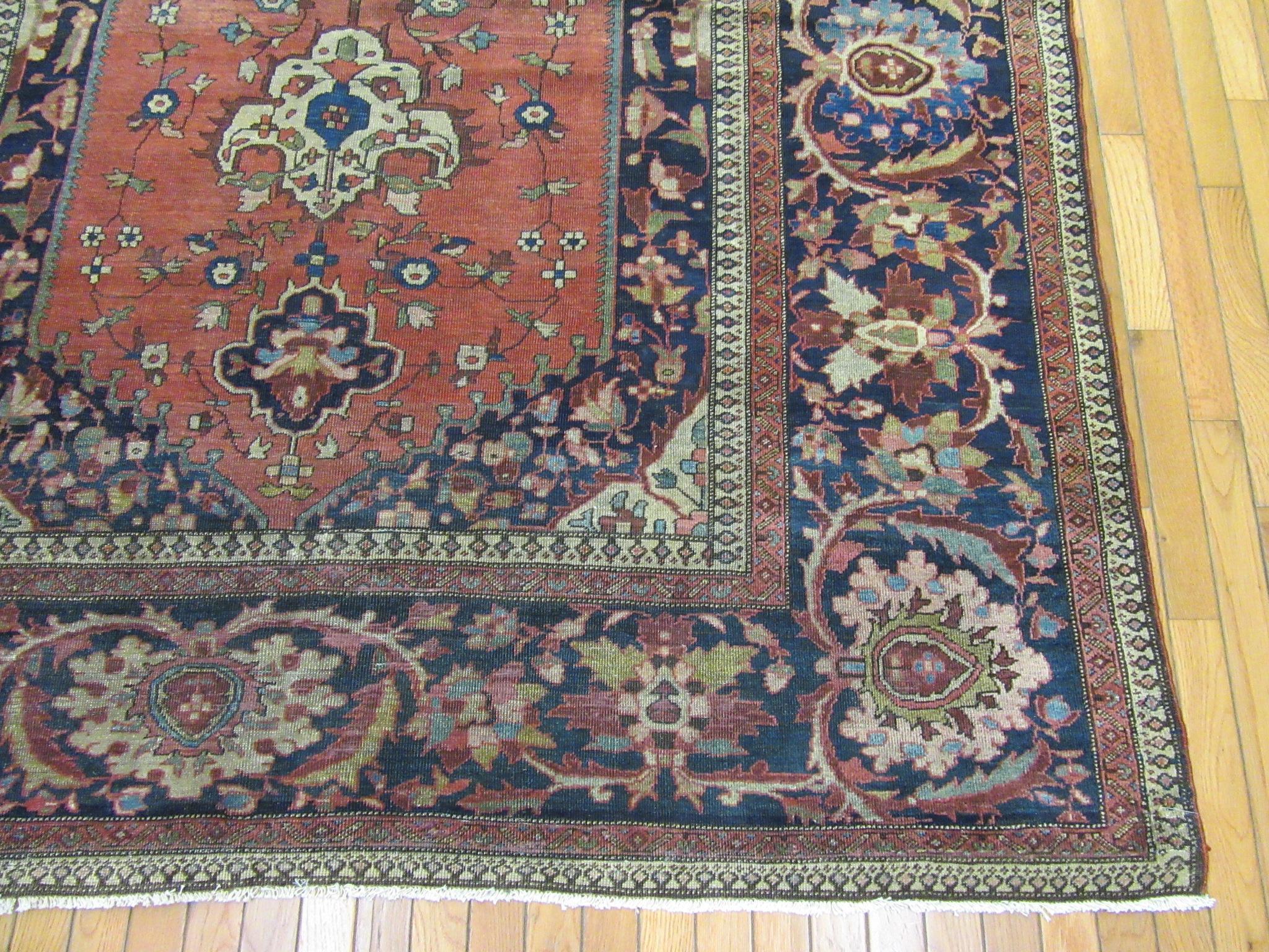Antique Hand Knotted Red, Navy Wool Persian Sarouk Farahan Rug In Good Condition For Sale In Atlanta, GA