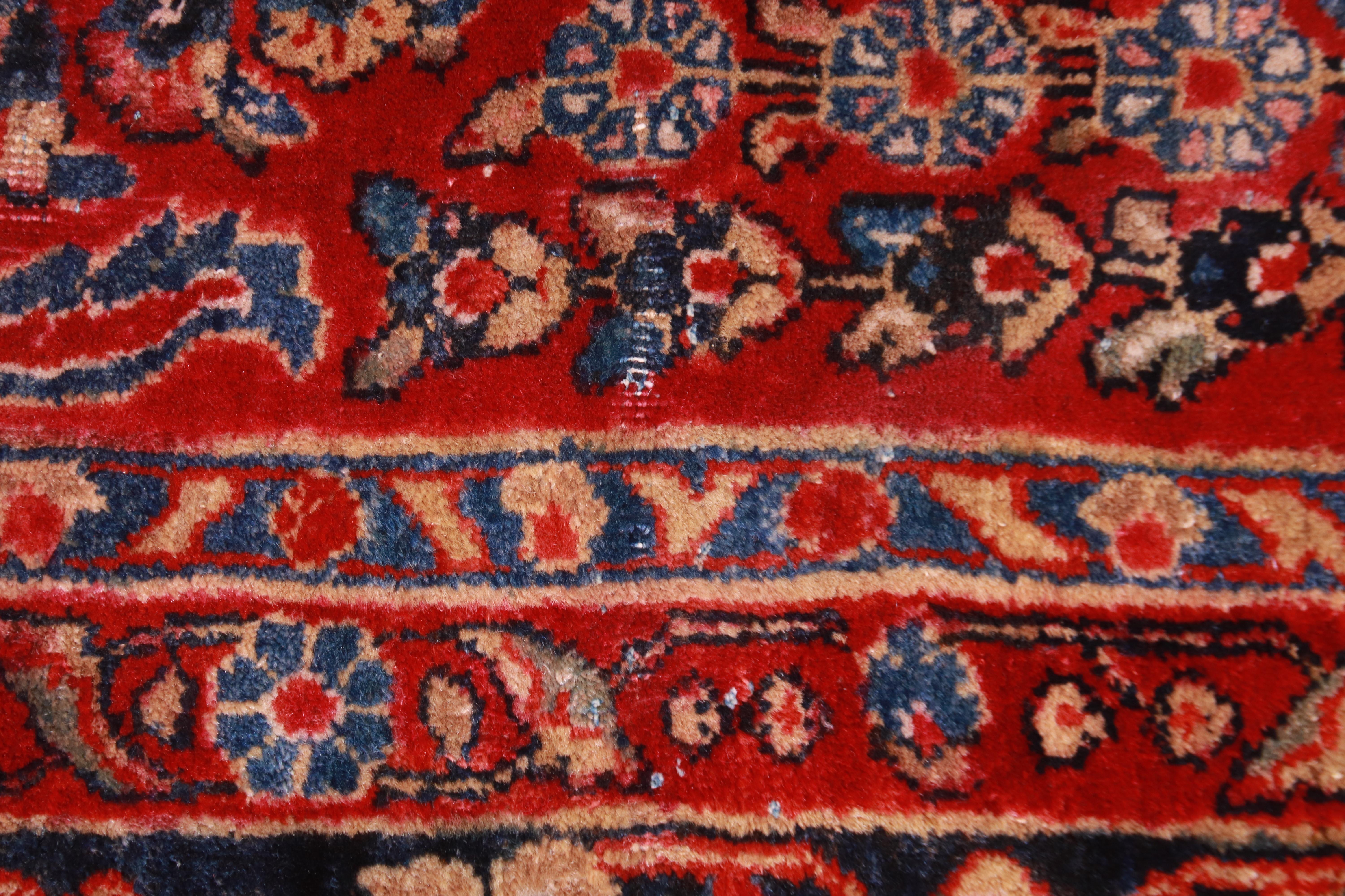 Antique Hand Knotted Persian Sarouk Rug, circa 1930s 5