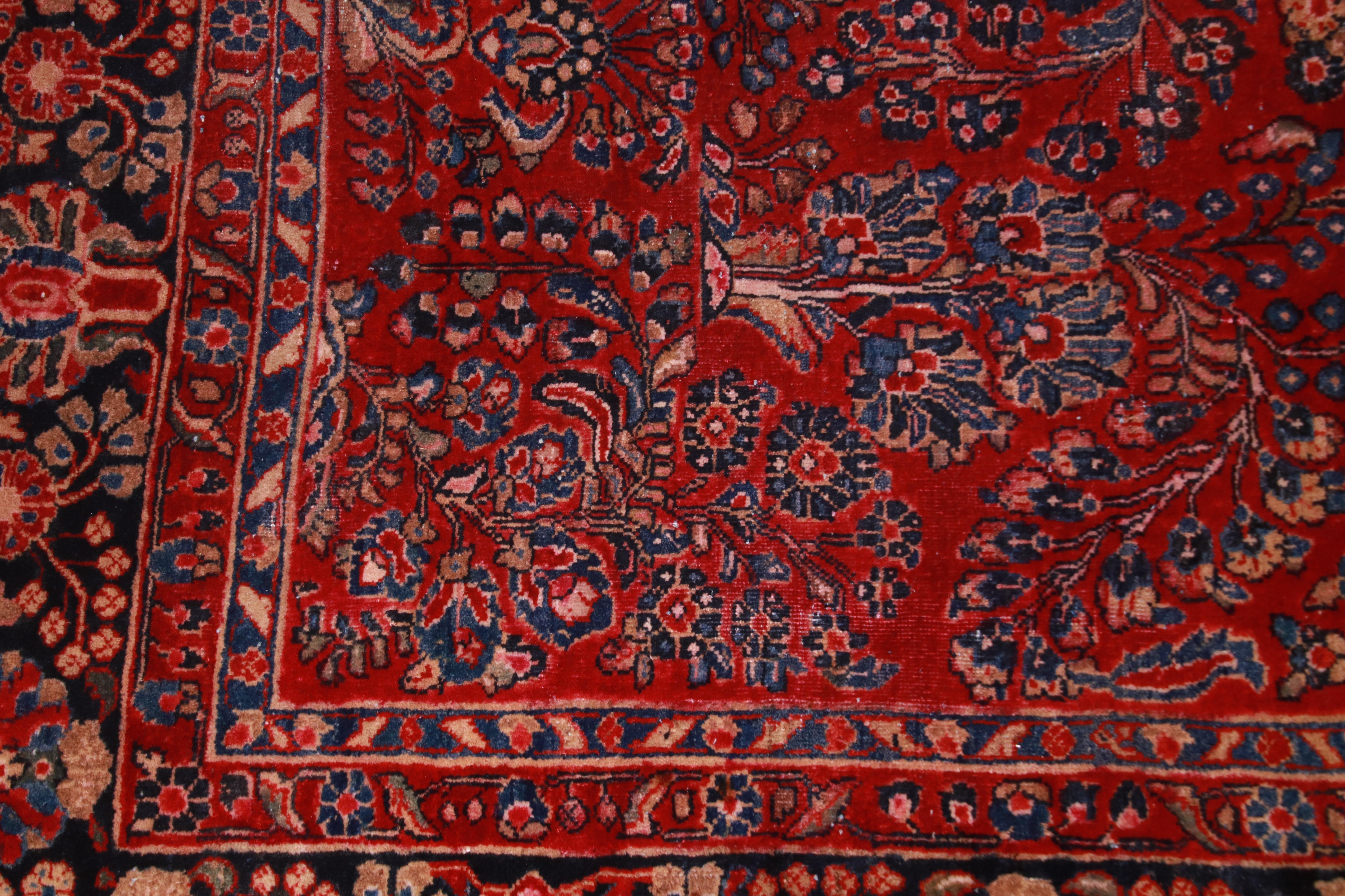 Antique Hand Knotted Persian Sarouk Rug, circa 1930s 1