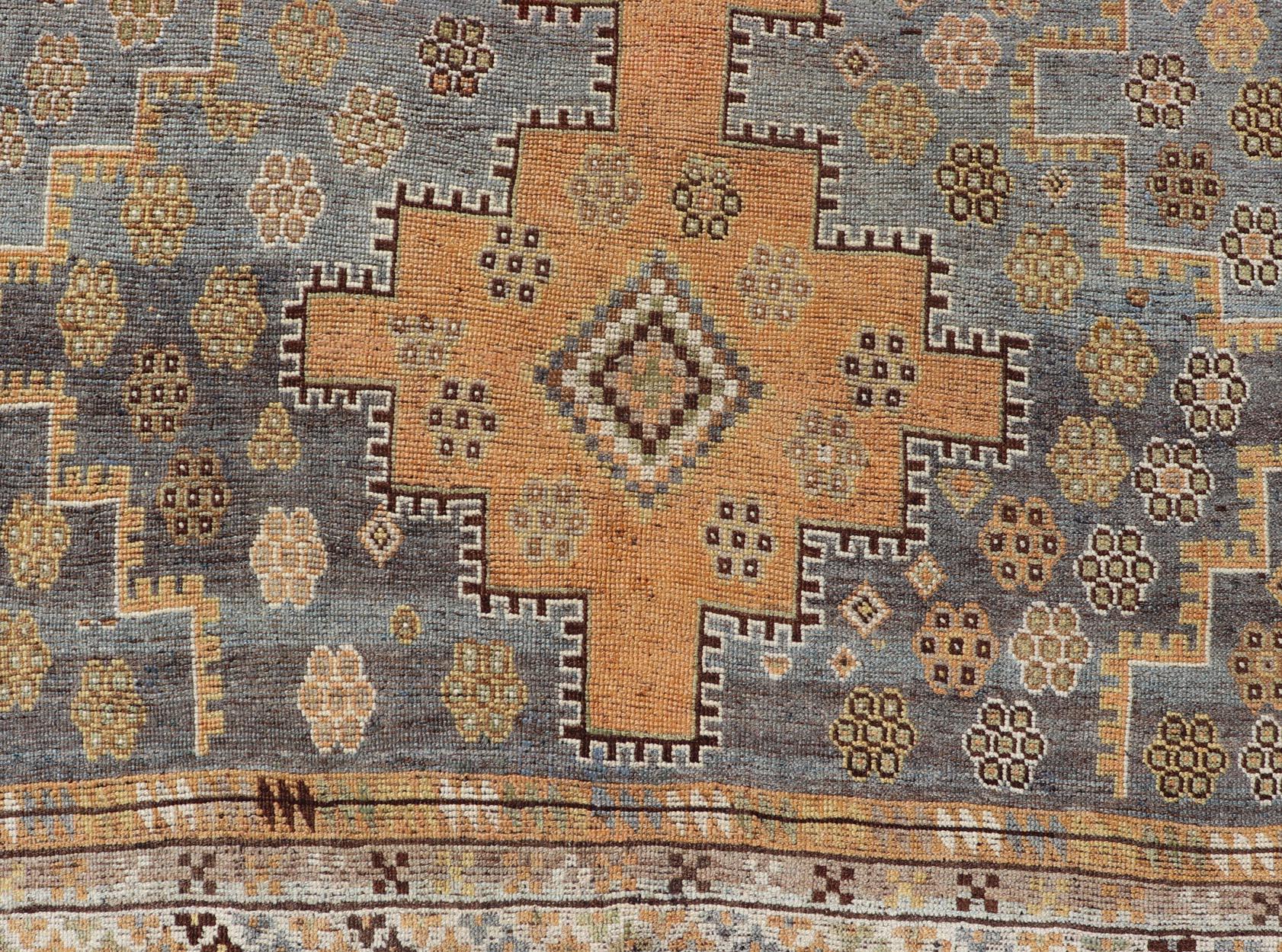 Antique Hand-Knotted Persian Shiraz in Wool with Sub-Geometric Medallion Design 5