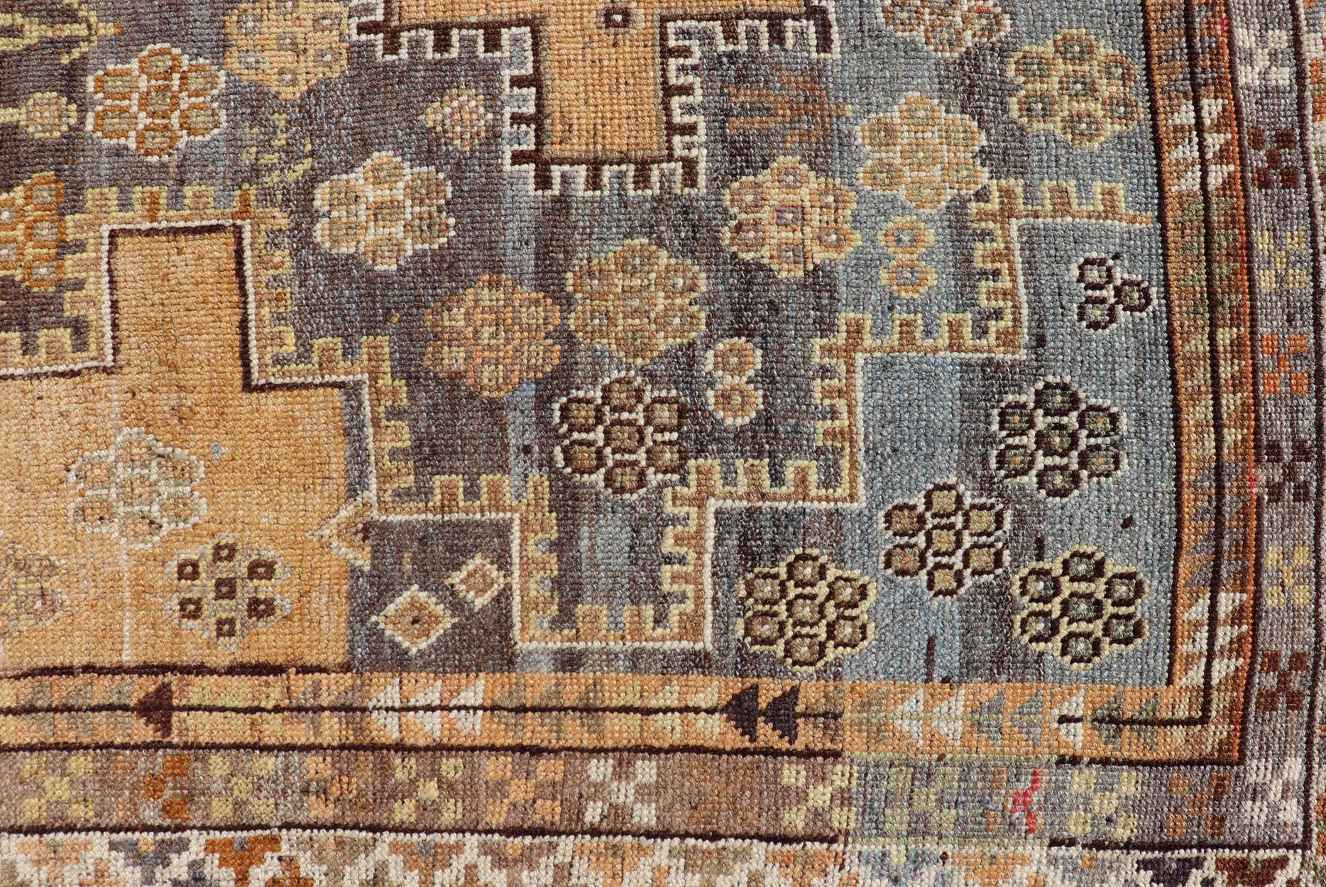 Antique Hand-Knotted Persian Shiraz in Wool with Sub-Geometric Medallion Design 7