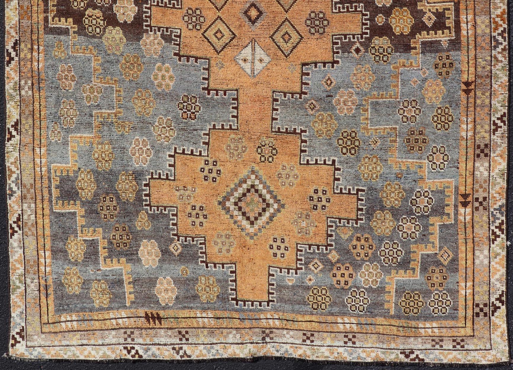 20th Century Antique Hand-Knotted Persian Shiraz in Wool with Sub-Geometric Medallion Design
