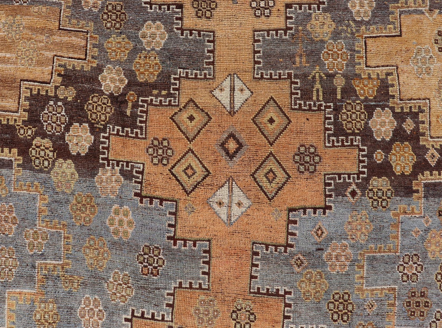 Antique Hand-Knotted Persian Shiraz in Wool with Sub-Geometric Medallion Design 3