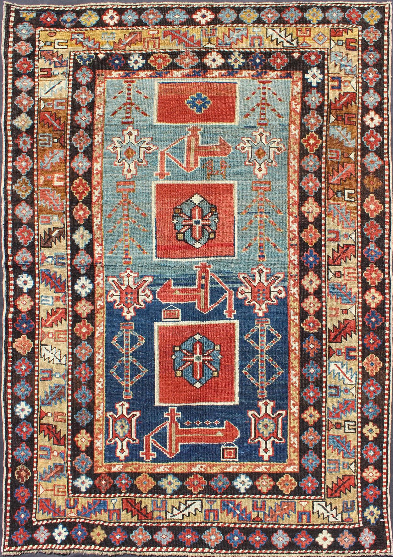 Antiker handgeknüpfter kaukasischer Qaraqashli-Teppich mit Stammesmedaillon-Design, antik (Spätes 19. Jahrhundert) im Angebot