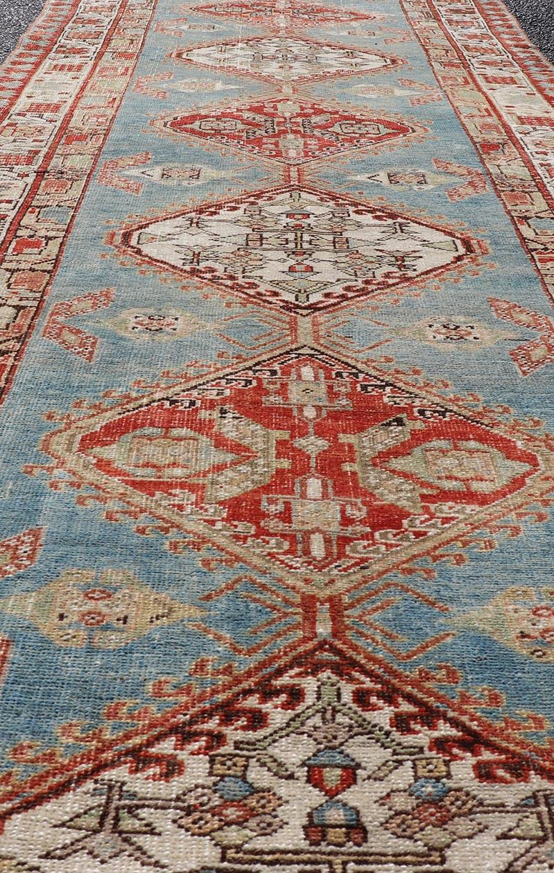 Antique Hand-Knotted Sarab Runner with Sub-Geometric Design in Red, Blue & Ivory. Antique Sarab Runner, rug EMB-22116-15012; Keivan Woven Arts, country of origin / type: Persian / Sarab, circa 1910.
Measures: 3'2 x 10'2
This antique hand-knotted