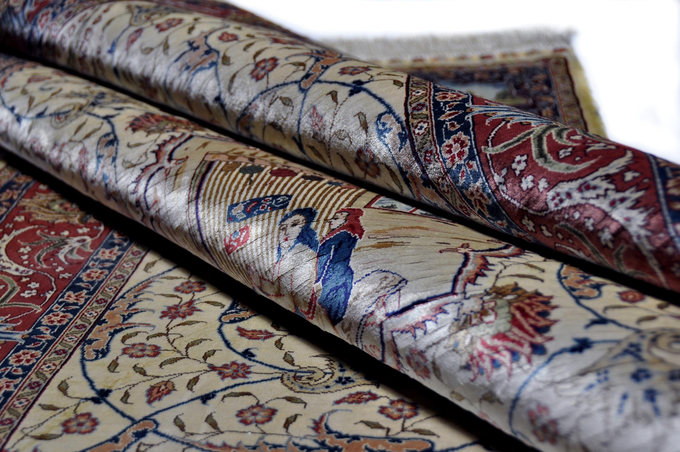 Antiker handgeknüpfter Seidenteppich in Beige und Rot - Teppich - Teppich mit Blumen (Sonstiges) im Angebot