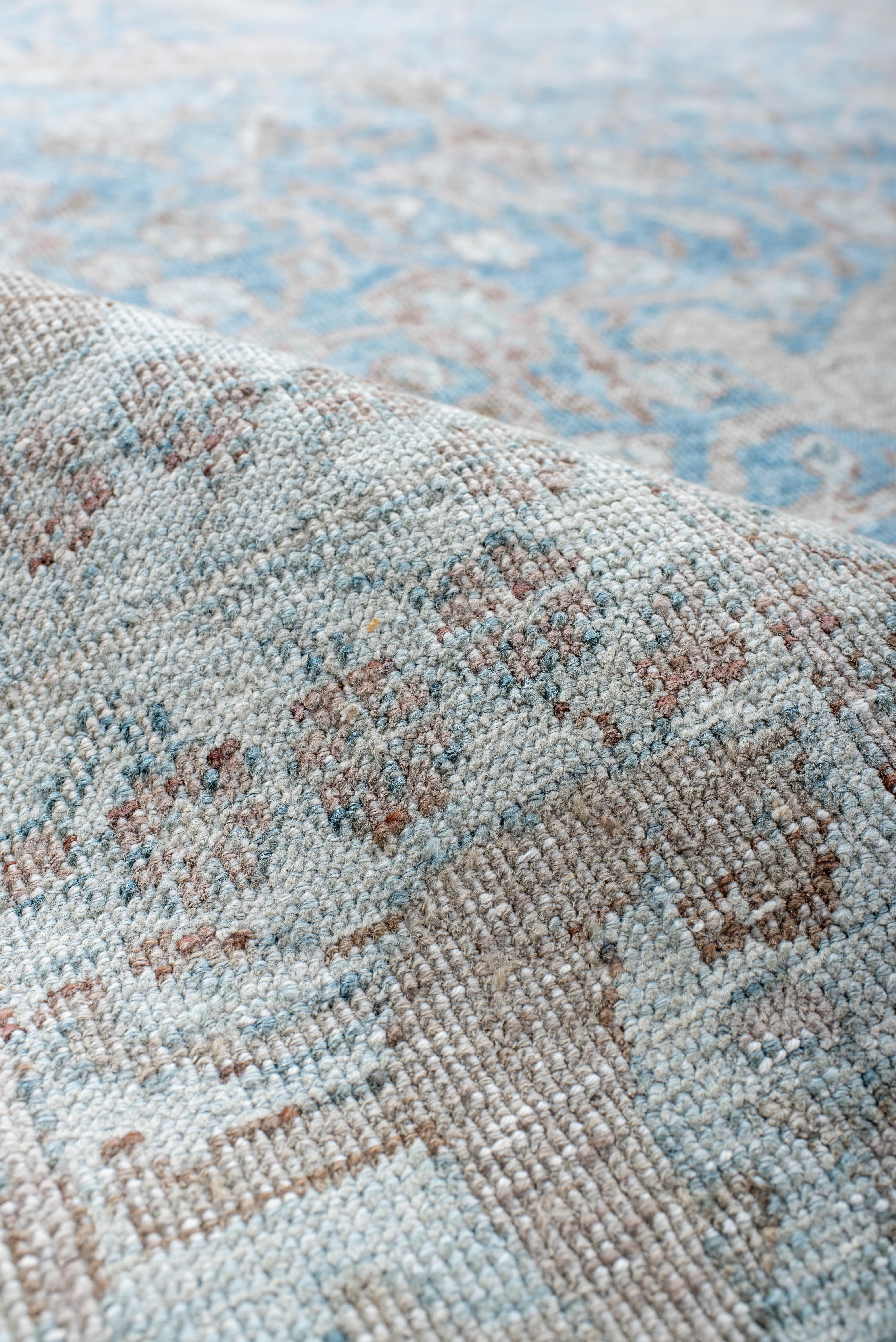 Antiquities Hand-Knotted Sivas Rug - Ottoman Floral Medallion Design Bon état - En vente à New York, NY