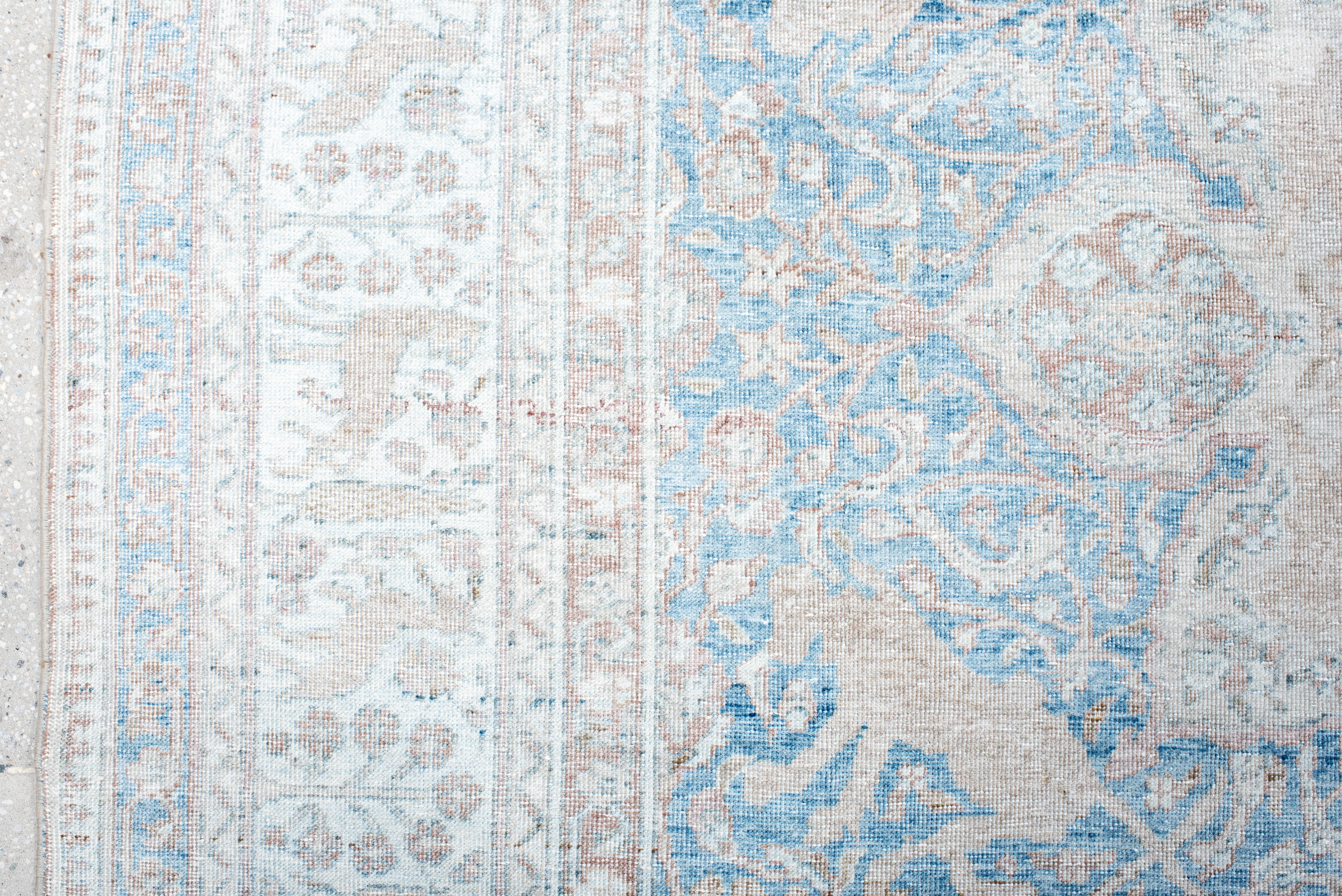 Laine Antiquities Hand-Knotted Sivas Rug - Ottoman Floral Medallion Design en vente