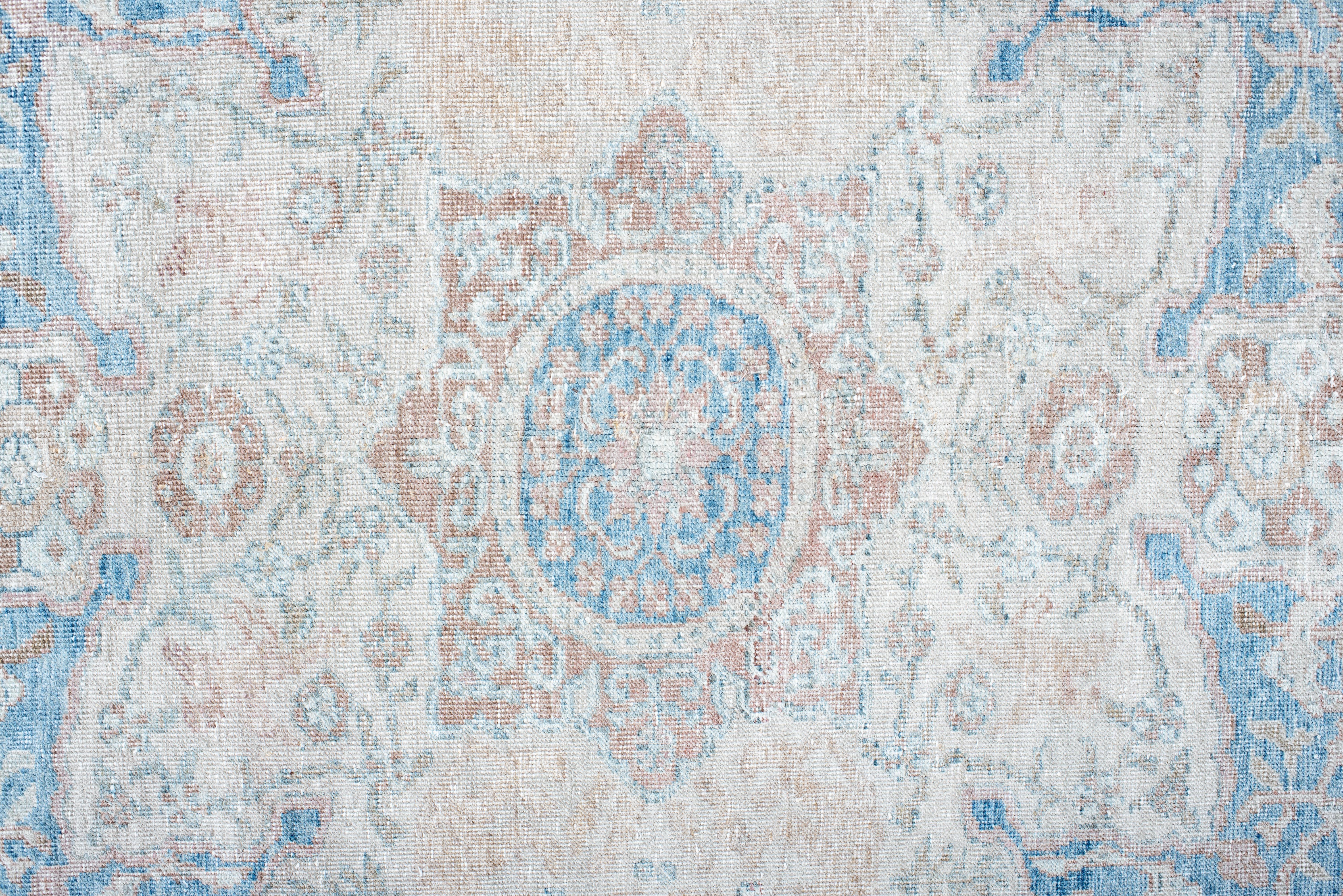 Antiquities Hand-Knotted Sivas Rug - Ottoman Floral Medallion Design en vente 1