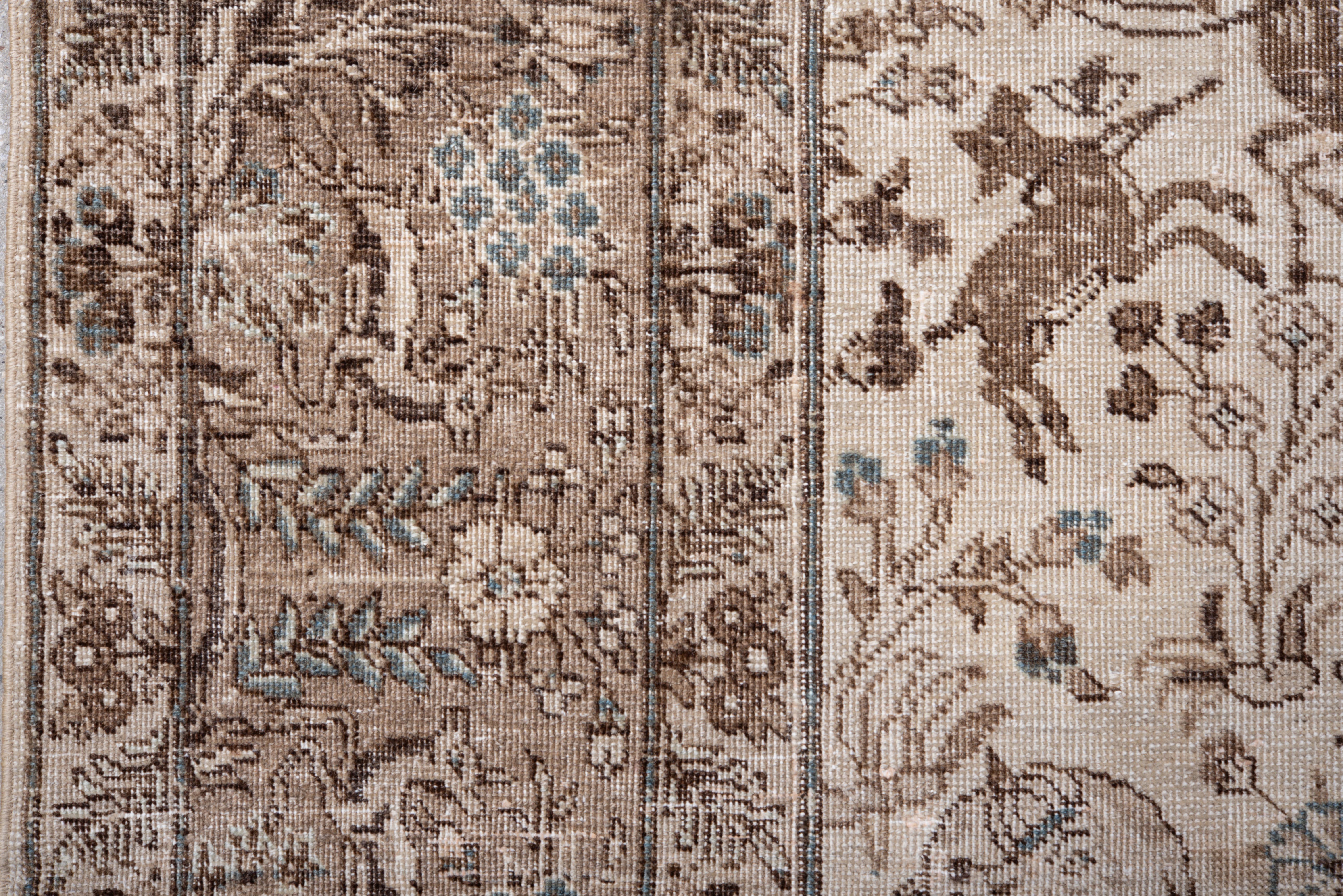 Antiker handgeknüpfter Tabriz-Teppich - Persische Jagdszenen-Design (20. Jahrhundert) im Angebot