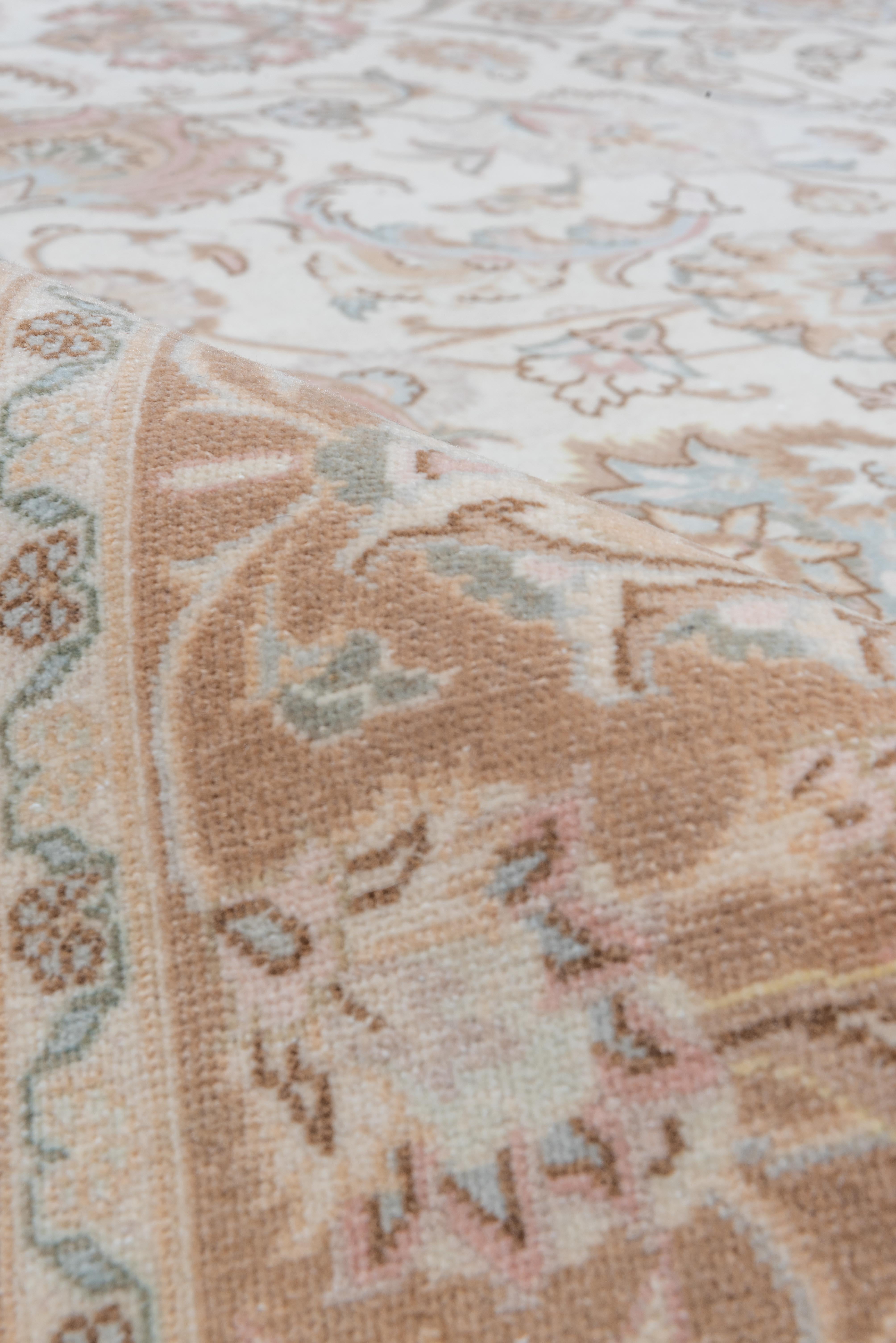 Alfombra Tabriz Antigua Anudada a Mano - Elegancia Floral Persa Marfil en Bueno estado para la venta en New York, NY