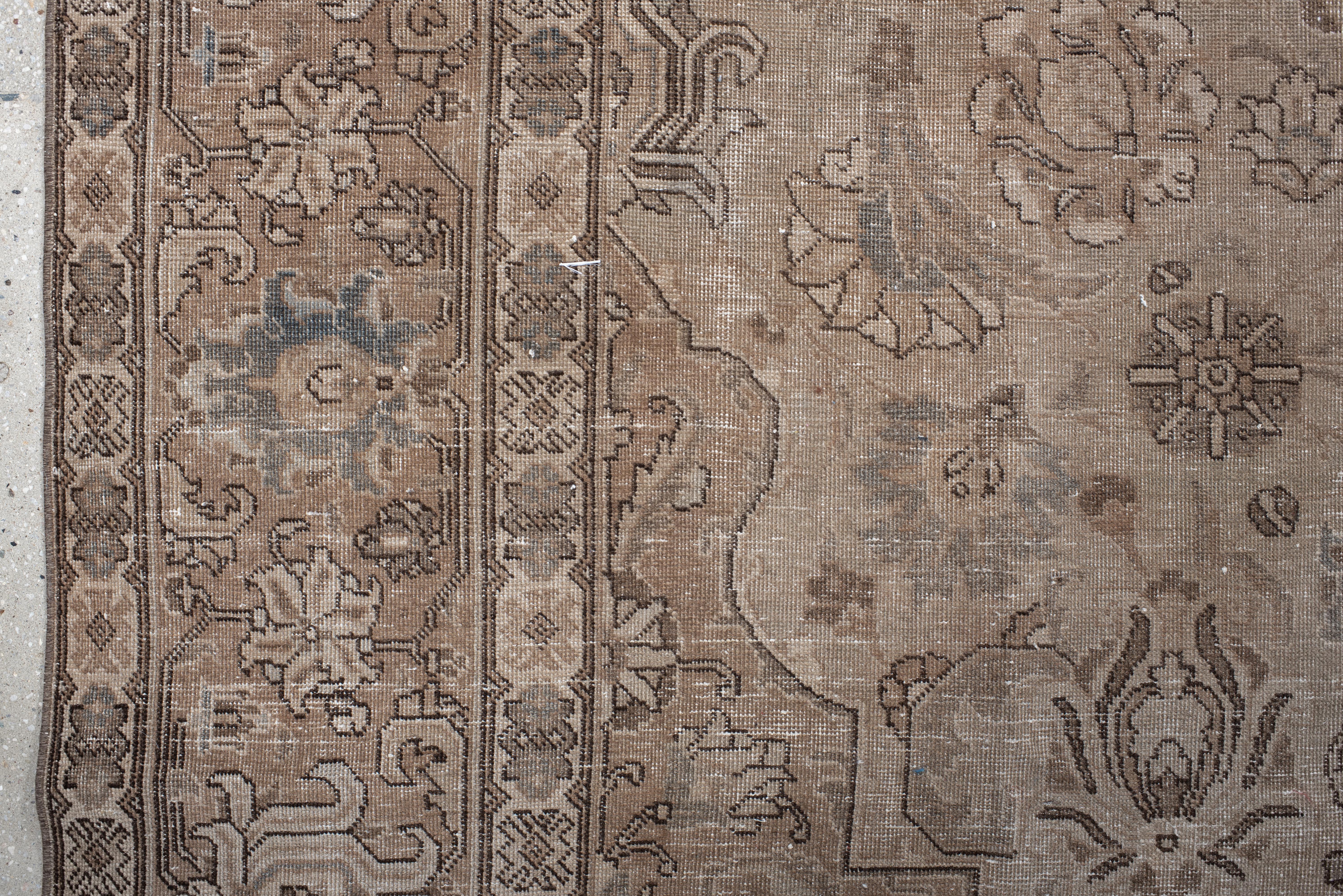 Antiker handgeknüpfter Tabriz-Teppich - Persisches Medaillon-Design (Wolle) im Angebot