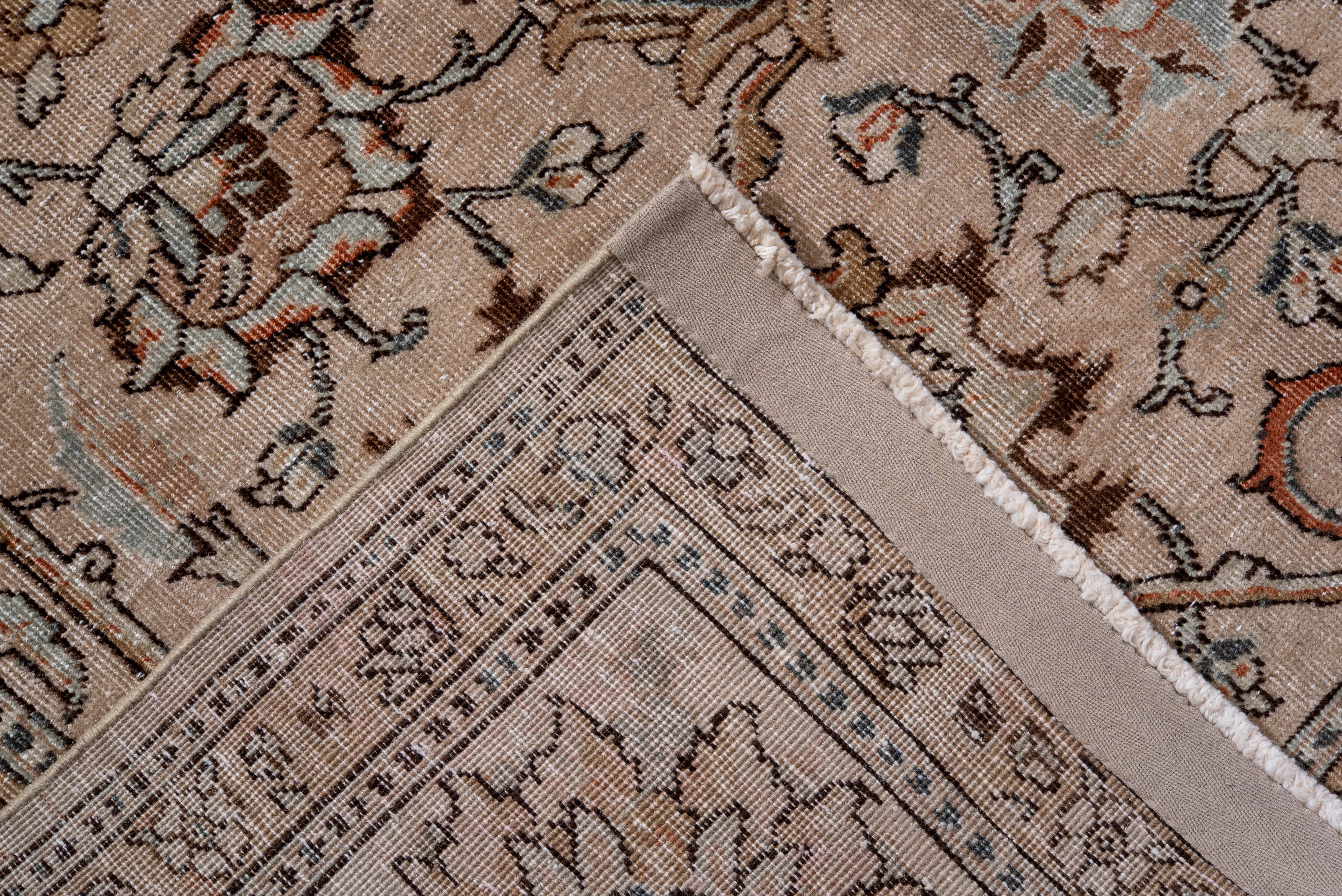Antiker handgeknüpfter Tabriz-Teppich - Raffiniertes persisches Blumenmuster im Zustand „Gut“ im Angebot in New York, NY