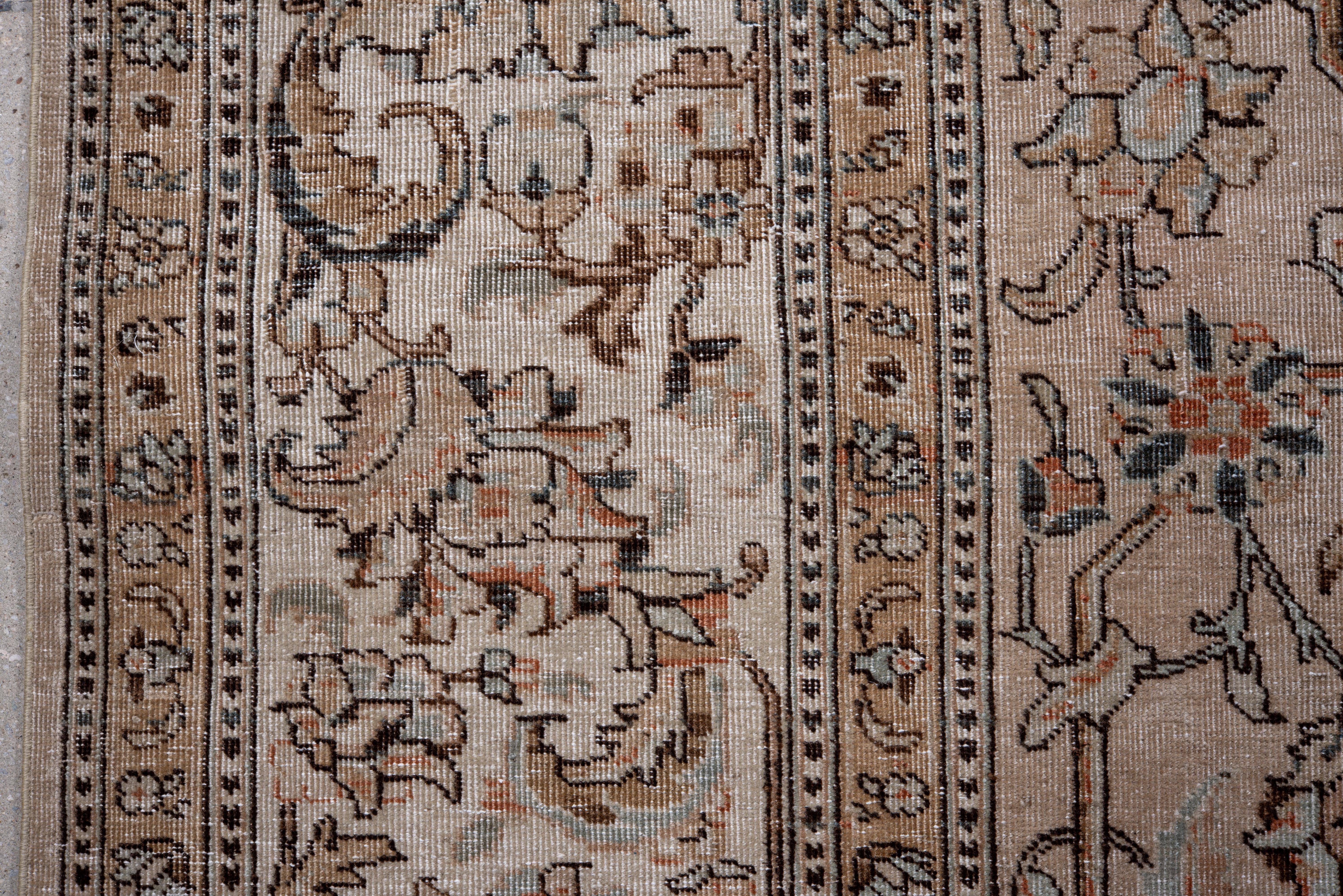 Antiker handgeknüpfter Tabriz-Teppich - Raffiniertes persisches Blumenmuster (20. Jahrhundert) im Angebot