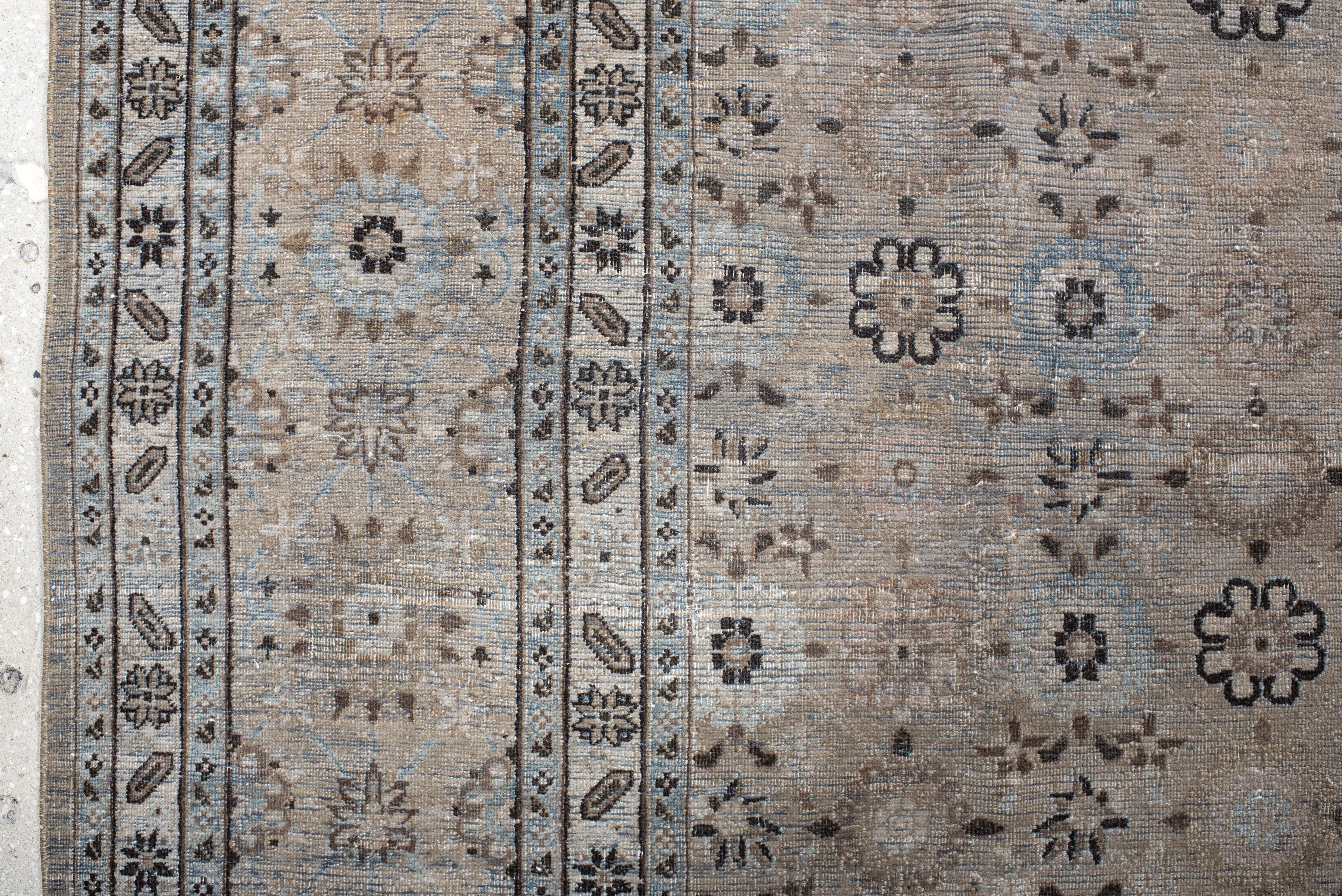 Alfombra Varamin Antigua Anudada a Mano - Diseño Persa de Rejilla Floral Lana en venta