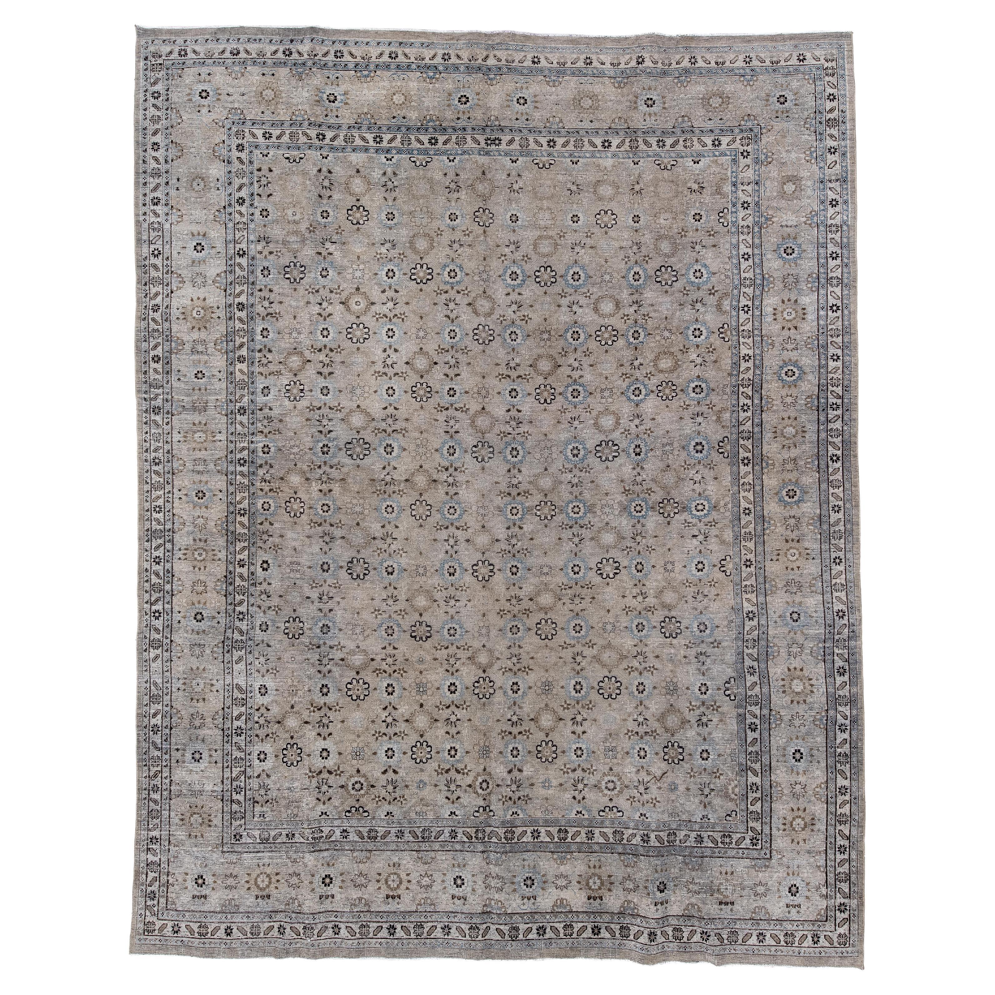 Alfombra Varamin Antigua Anudada a Mano - Diseño Persa de Rejilla Floral en venta