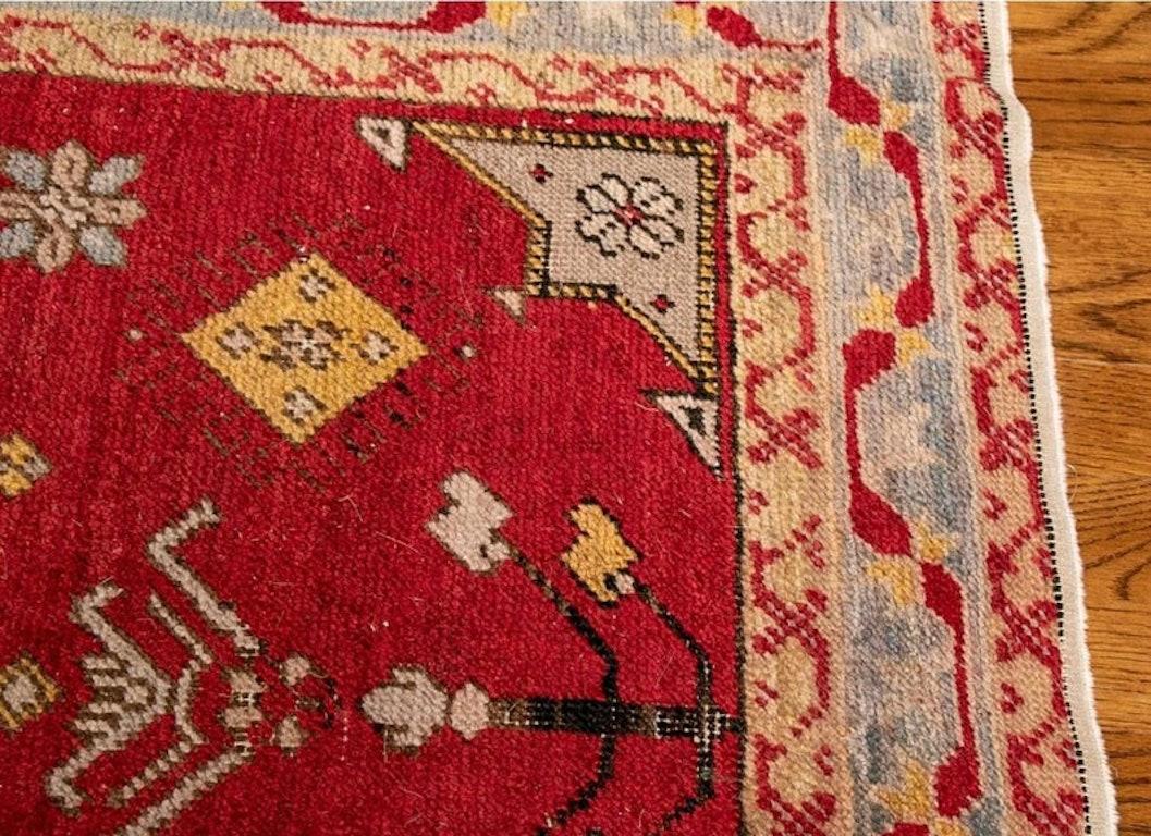 Antiker handgeknüpfter West Anatolischer Oushak-Akzent-Teppich aus Wolle im Angebot 5